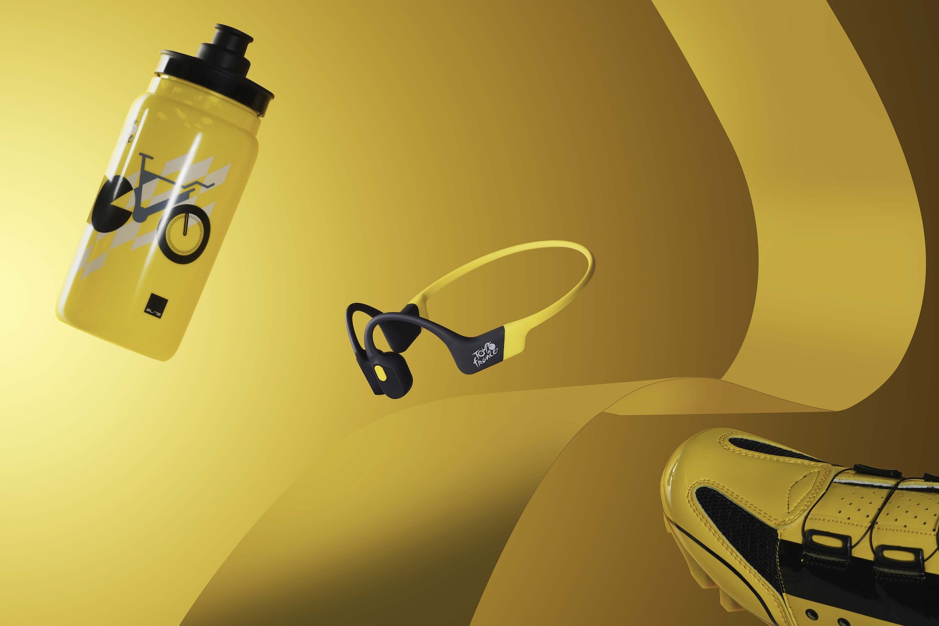 OpenRun配上環法冠軍黃色的限定聯名款，運動元素爆燈。價錢：$1,249