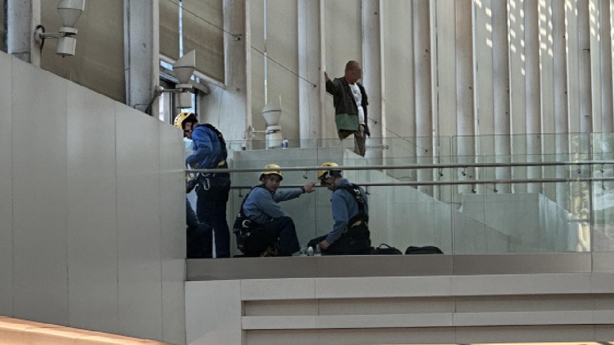 天津無業男來港追數0萬報警無果 新城市廣場落淚危站5小時 天津無業男來港追數0萬報警無果 新城市廣場落淚危站5小時