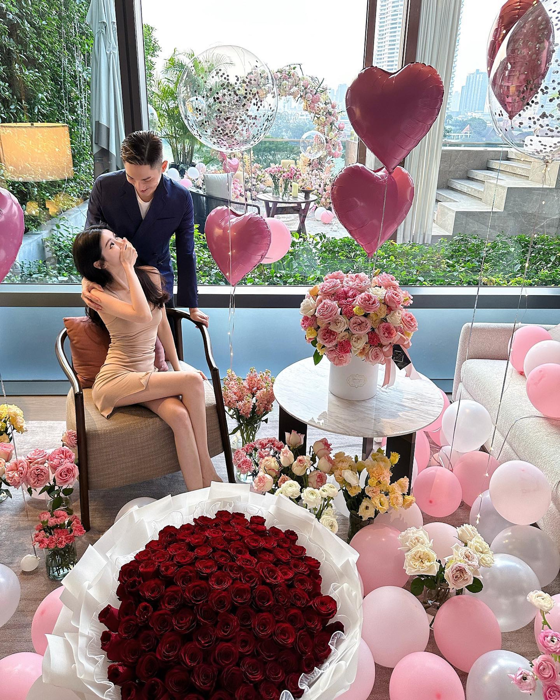 關楚耀向Joann求婚成功,玫瑰、鑽戒、汽球等基本配置當然有!(IG@jjjoann) 關楚耀向Joann求婚成功,玫瑰、鑽戒、汽球等基本配置當然有!(IG@jjjoann)
