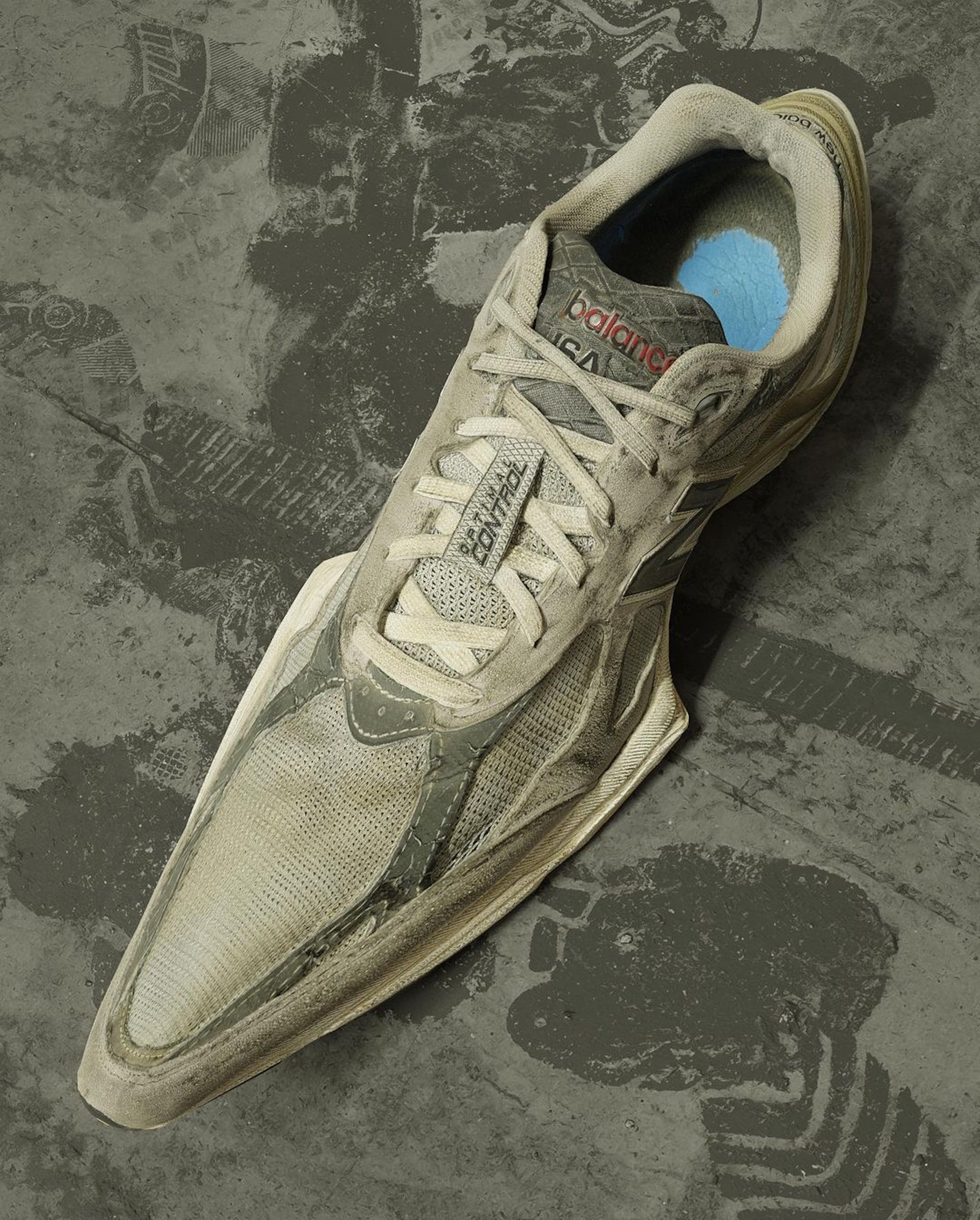 將New Balance名作990v3被改造成一對超尖頭模樣。(Stanis Slav) 將New Balance名作990v3被改造成一對超尖頭模樣。(Stanis Slav)