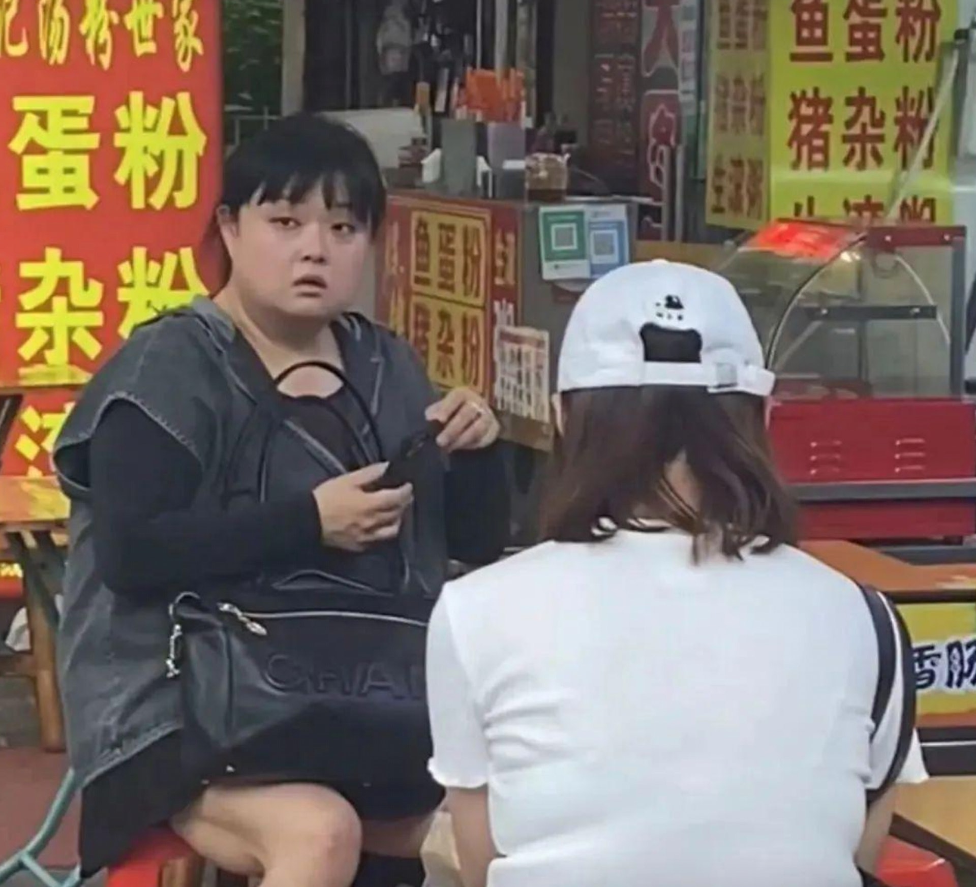 現身大排檔。(網上圖片) 現身大排檔。(網上圖片)