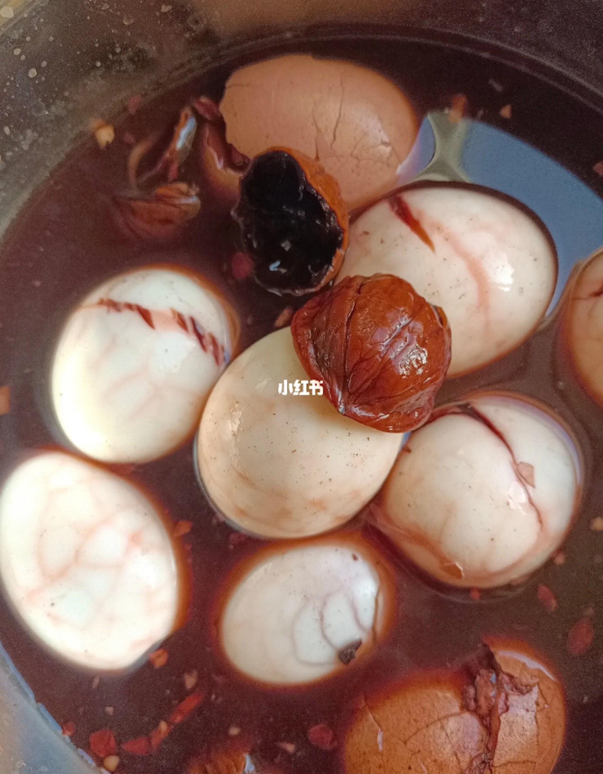 一名網民發起帖文分享「核桃殼煮雞蛋」的食療法。 （RED@森森麻養生食記）