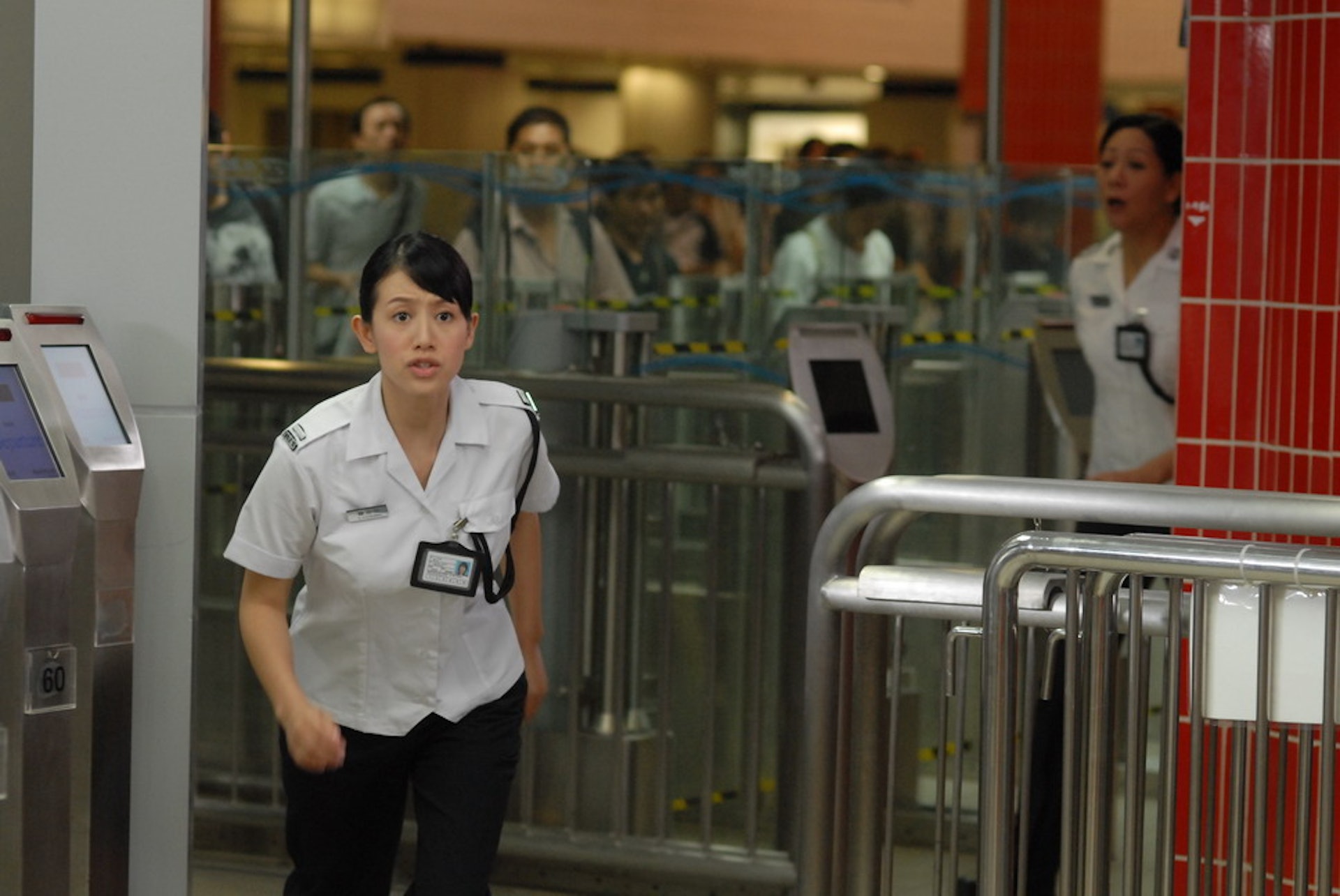 入境香港填申報表 內地女聞1句話誤會大了：職員被氣得三語齊發