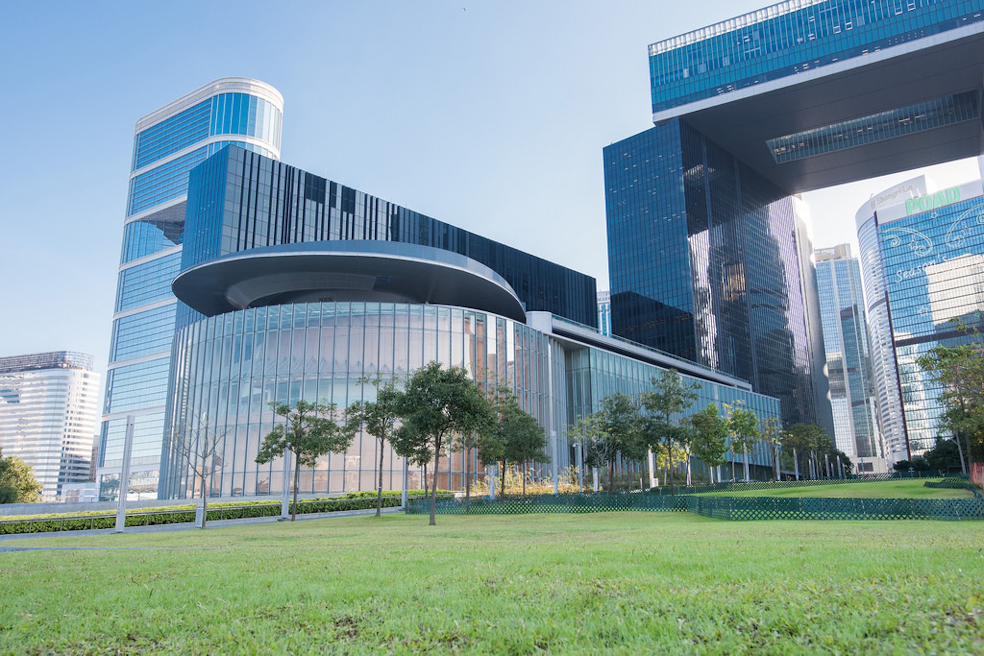 立法會大樓及政總。 立法會大樓及政總。