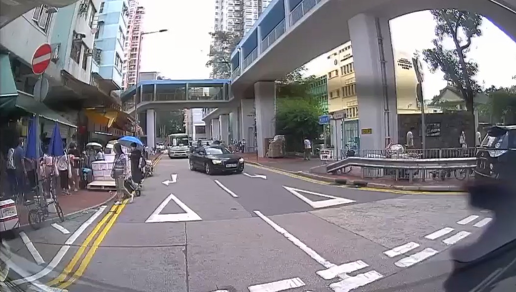 網上流傳一段車cam影片，片段長約8秒。（Apple Cheung／馬路的事）