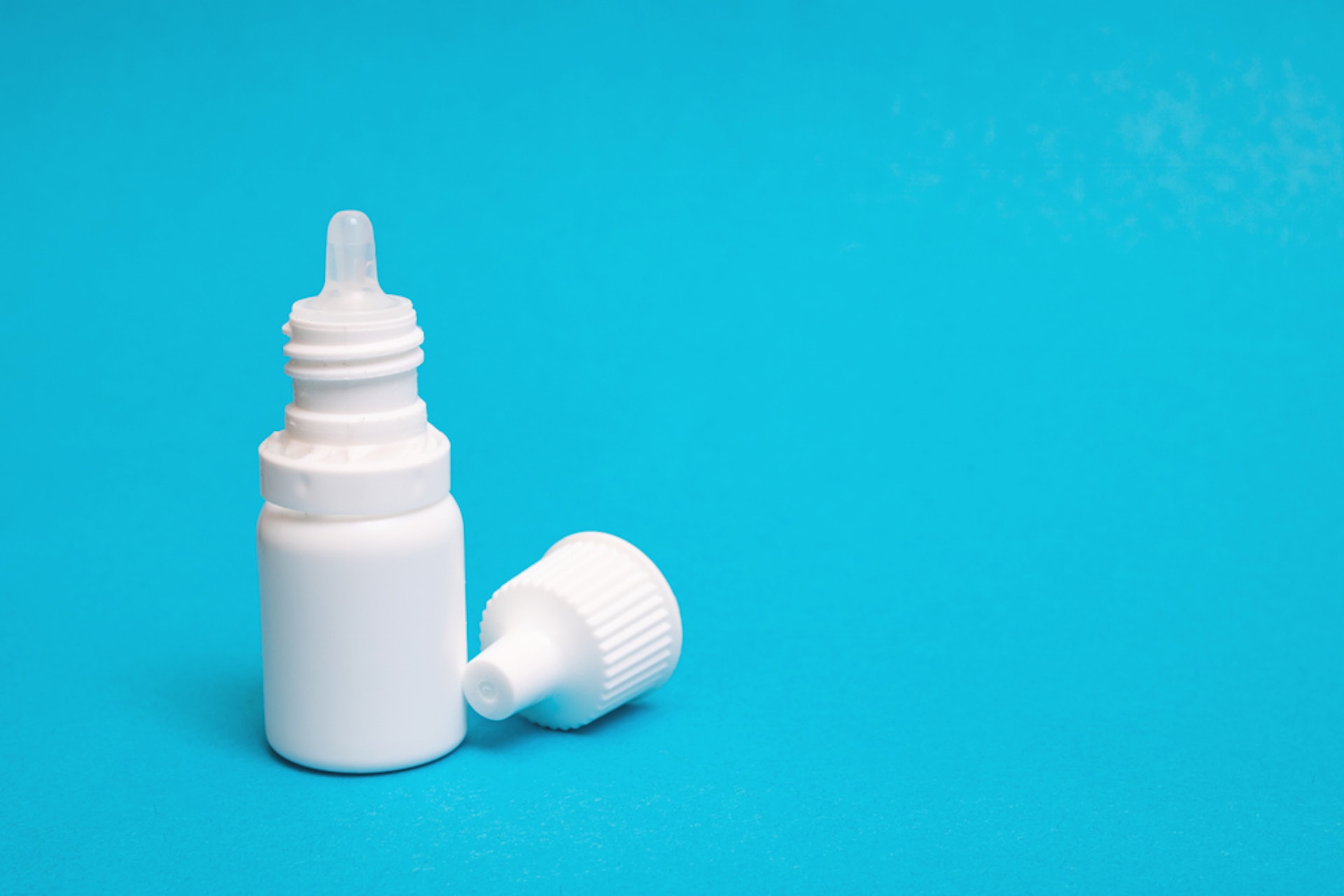 近年有研究發現，低濃度的阿托品眼藥水有效減慢近視加深達51%。（圖片：Shutterstock）
