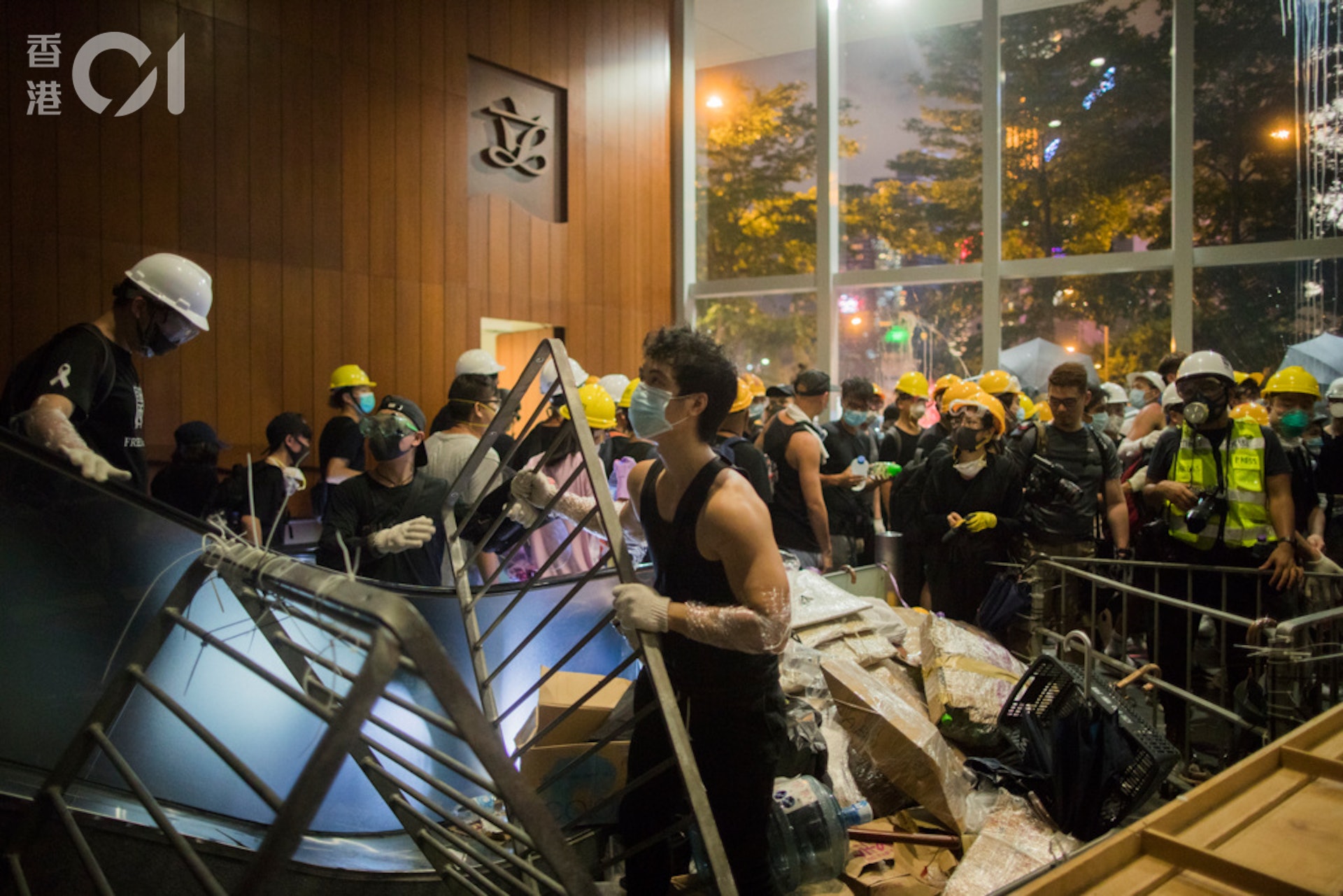 照明設備、滅火系統、11部升降機及10條扶手電梯損毀。(資料圖片) 照明設備、滅火系統、11部升降機及10條扶手電梯損毀。(資料圖片)