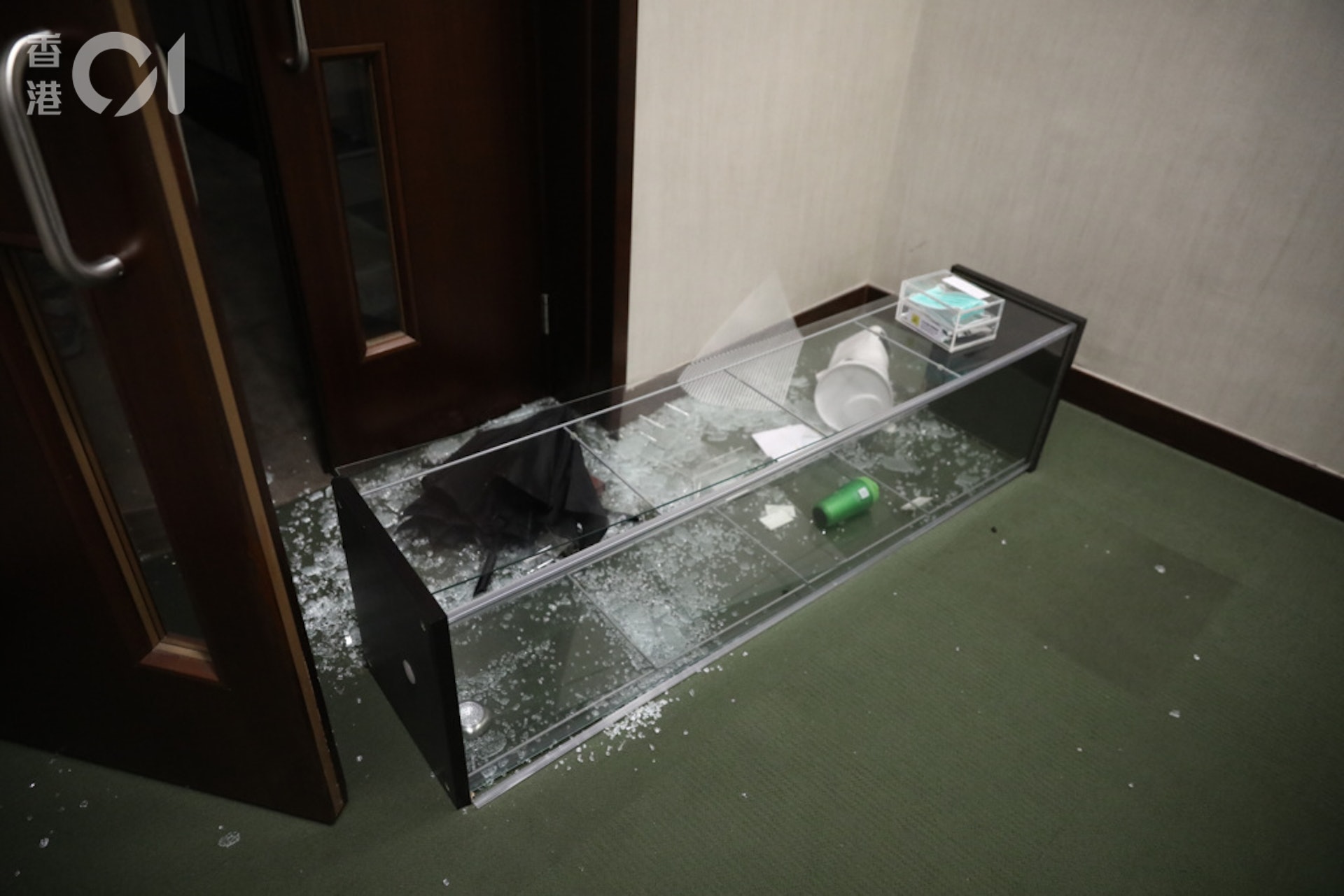 家俬、電器、擺設、藝術品、紀念品店及接待處損毀。(資料圖片) 家俬、電器、擺設、藝術品、紀念品店及接待處損毀。(資料圖片)