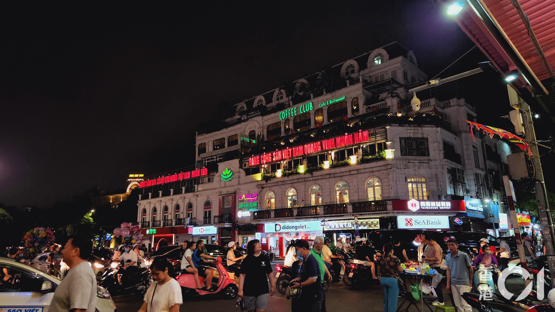 熱鬧的河內街頭(何以諾攝) 熱鬧的河內街頭(何以諾攝)