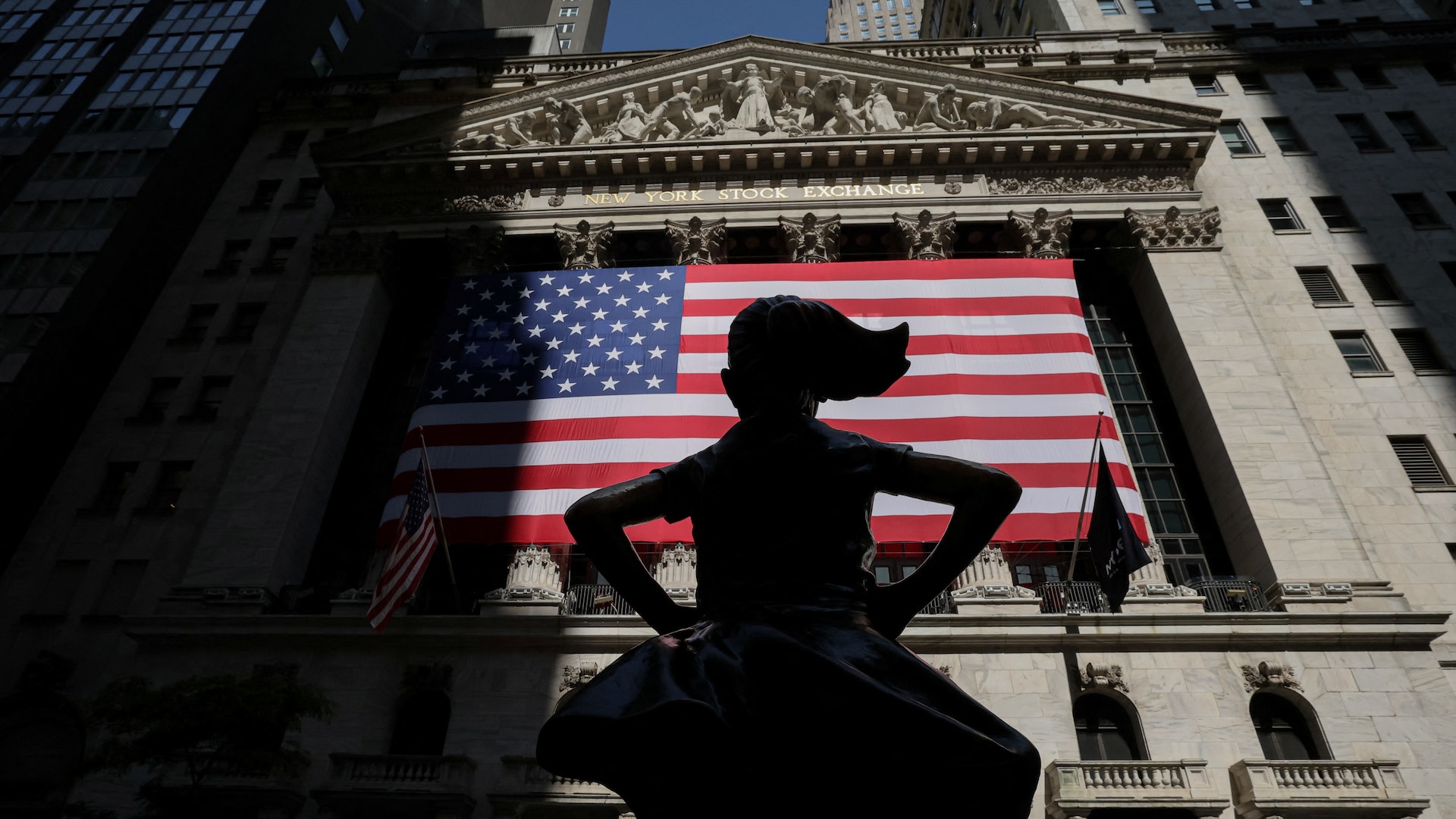 美股|鮑威爾稱或再加息 道指收市跌102點 納指挫1.21%