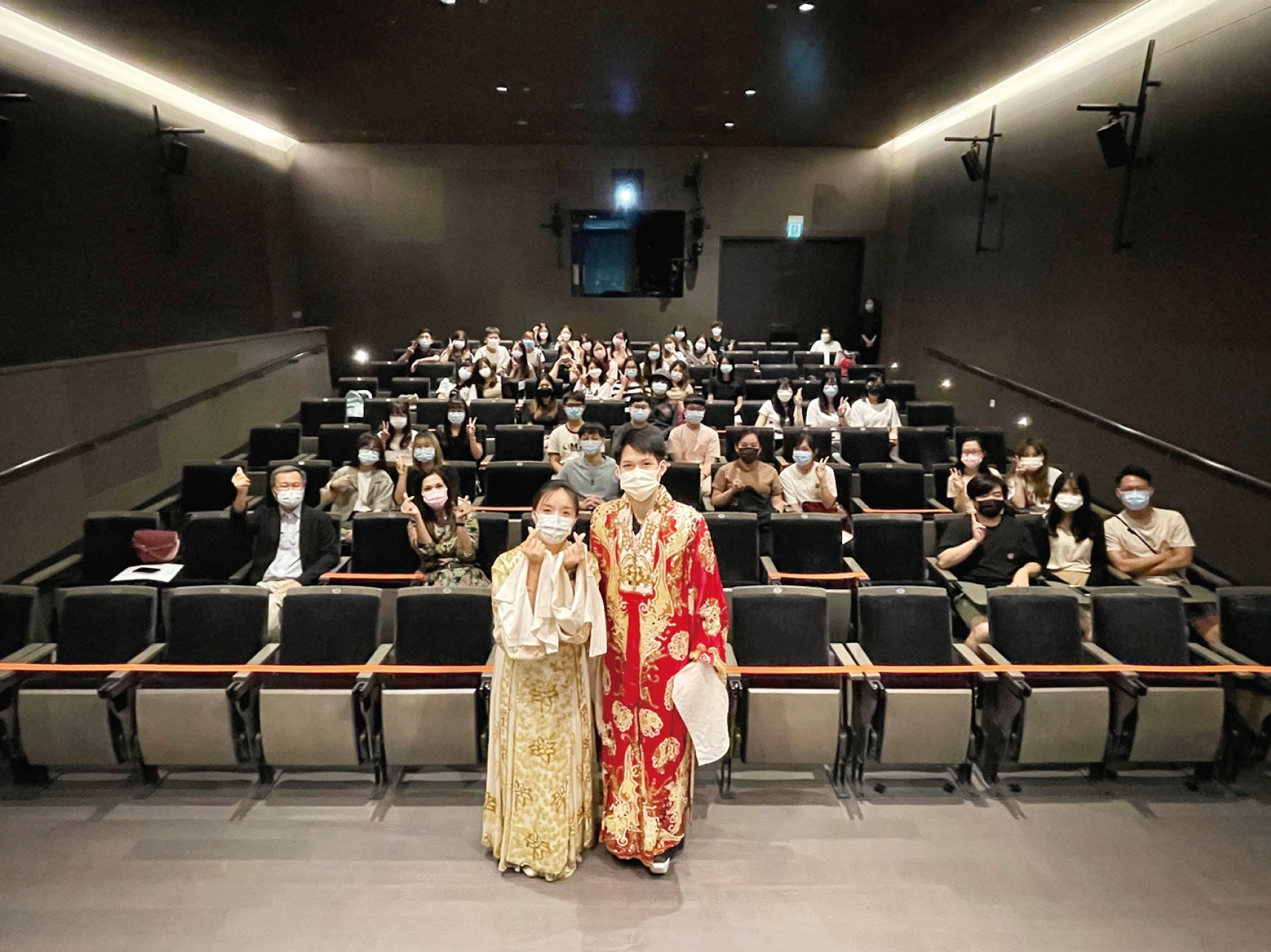 都大一直積極促進粵劇知識轉移及交流,早於2021年夏季開辦通識教育科目「粵劇文化:導賞與體驗」。(都大提供圖片) 都大一直積極促進粵劇知識轉移及交流,早於2021年夏季開辦通識教育科目「粵劇文化:導賞與體驗」。(都大提供圖片)