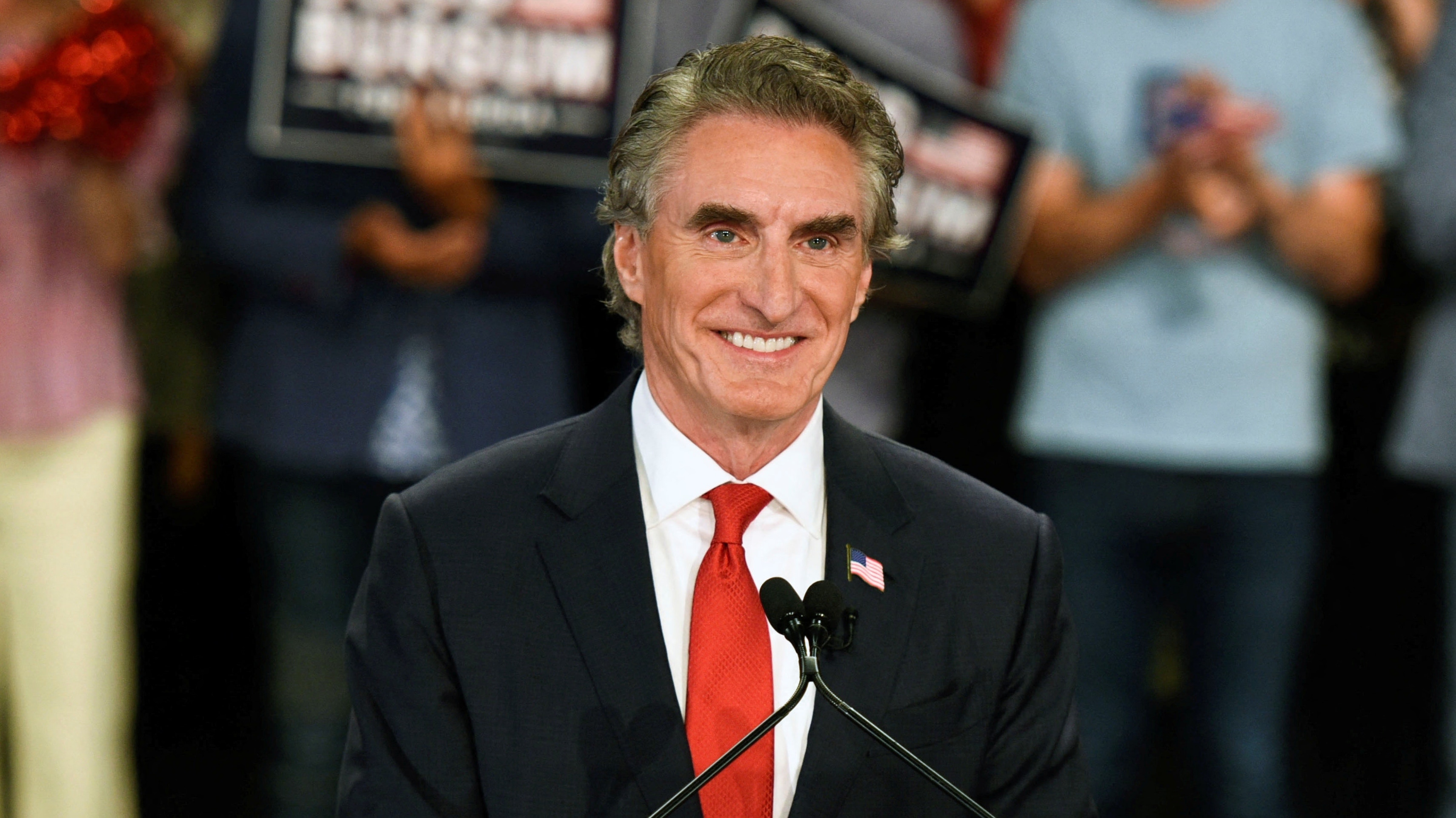 特朗普稱已有屬意副手人選最後兩強：伯古姆及萬斯