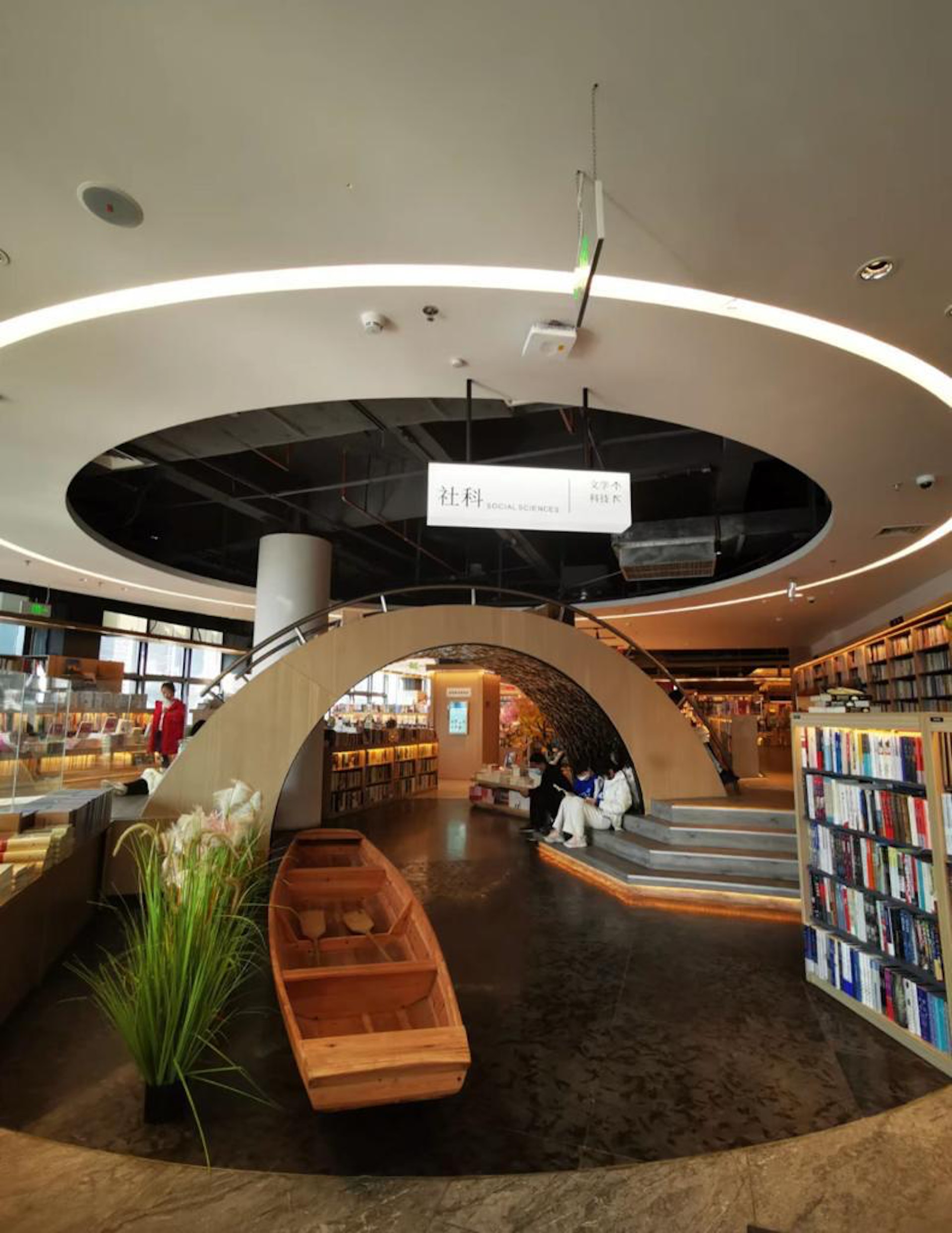 深圳書城龍華城(圖片來源:小紅書@冰竹) 深圳書城龍華城(圖片來源:小紅書@冰竹)
