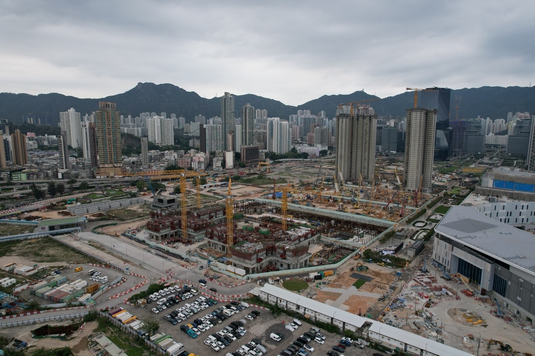 啟悅苑位處港鐵宋皇臺站正前方,坐享屯馬線優勢,過海到港島區上班亦只需20分鐘。 啟悅苑位處港鐵宋皇臺站正前方,坐享屯馬線優勢,過海到港島區上班亦只需20分鐘。