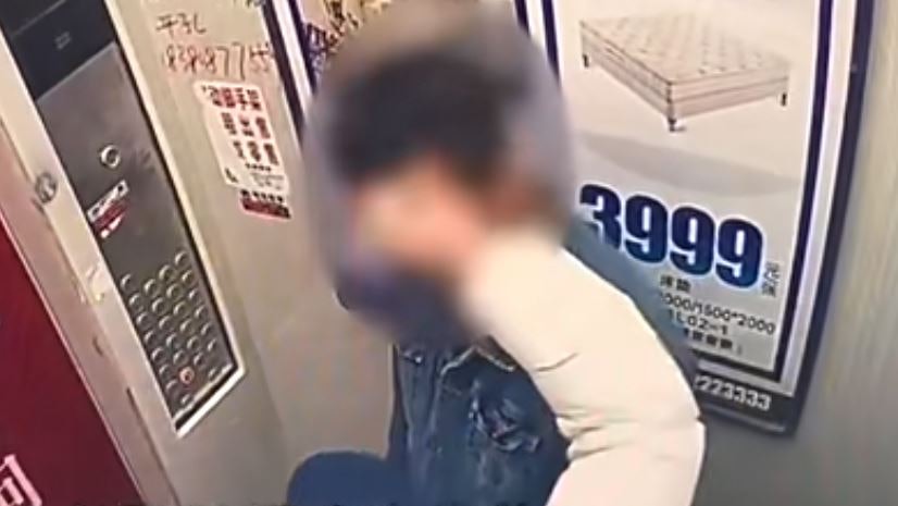 四川公職人員遭老婆舉報出軌 親密畫面曝光 事主:是在安慰同事 四川公職人員遭老婆舉報出軌 親密畫面曝光 事主:是在安慰同事