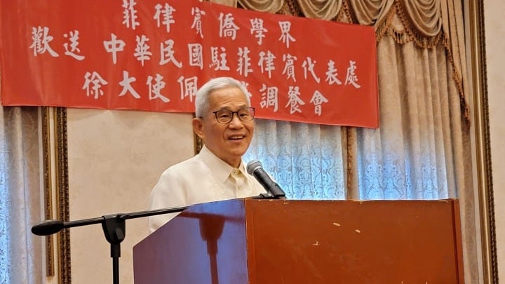 強吻、捏胸兼脫衣 台駐菲律賓代表涉性騷擾菲籍女秘書遭解職調查 強吻、捏胸兼脫衣 台駐菲律賓代表涉性騷擾菲籍女秘書遭解職調查