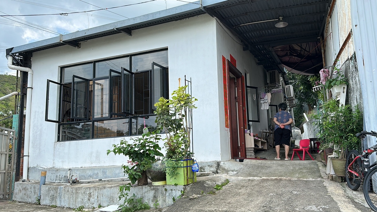 落馬洲村屋2工人通渠疑吸入化學氣體暈倒　女戶主亦感不適同送院