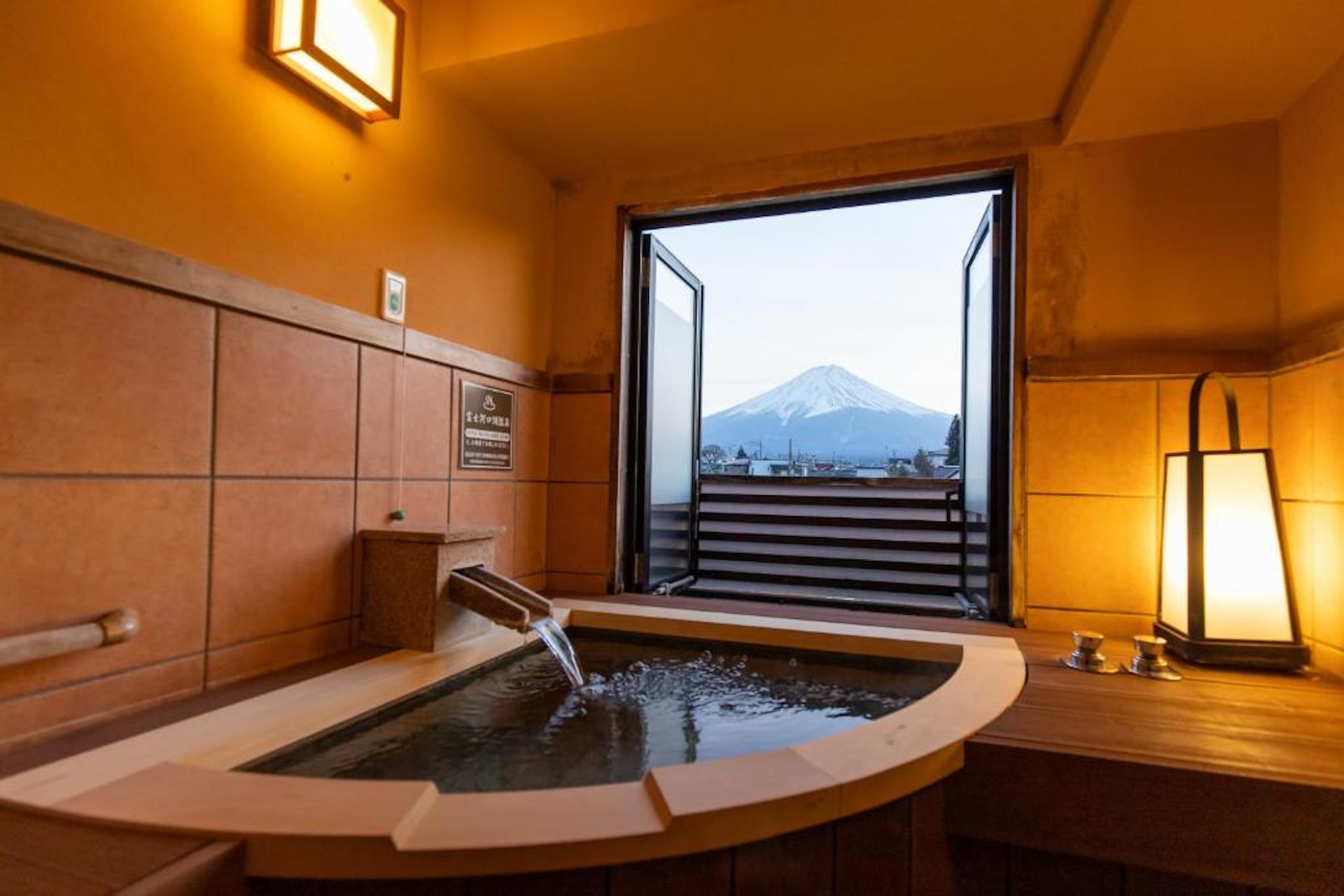 富士湖酒店 (Fuji Lake Hotel)(圖片來源:Booking.com) 富士湖酒店 (Fuji Lake Hotel)(圖片來源:Booking.com)