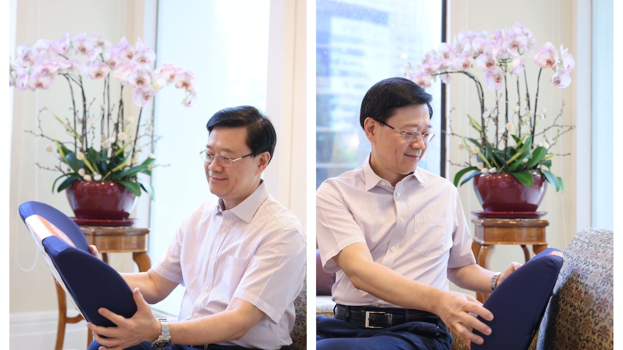 父親節|李家超獲兒子送贈護脊座墊甜笑 嘆上任後相處時間大減 父親節|李家超獲兒子送贈護脊座墊甜笑 嘆上任後相處時間大減