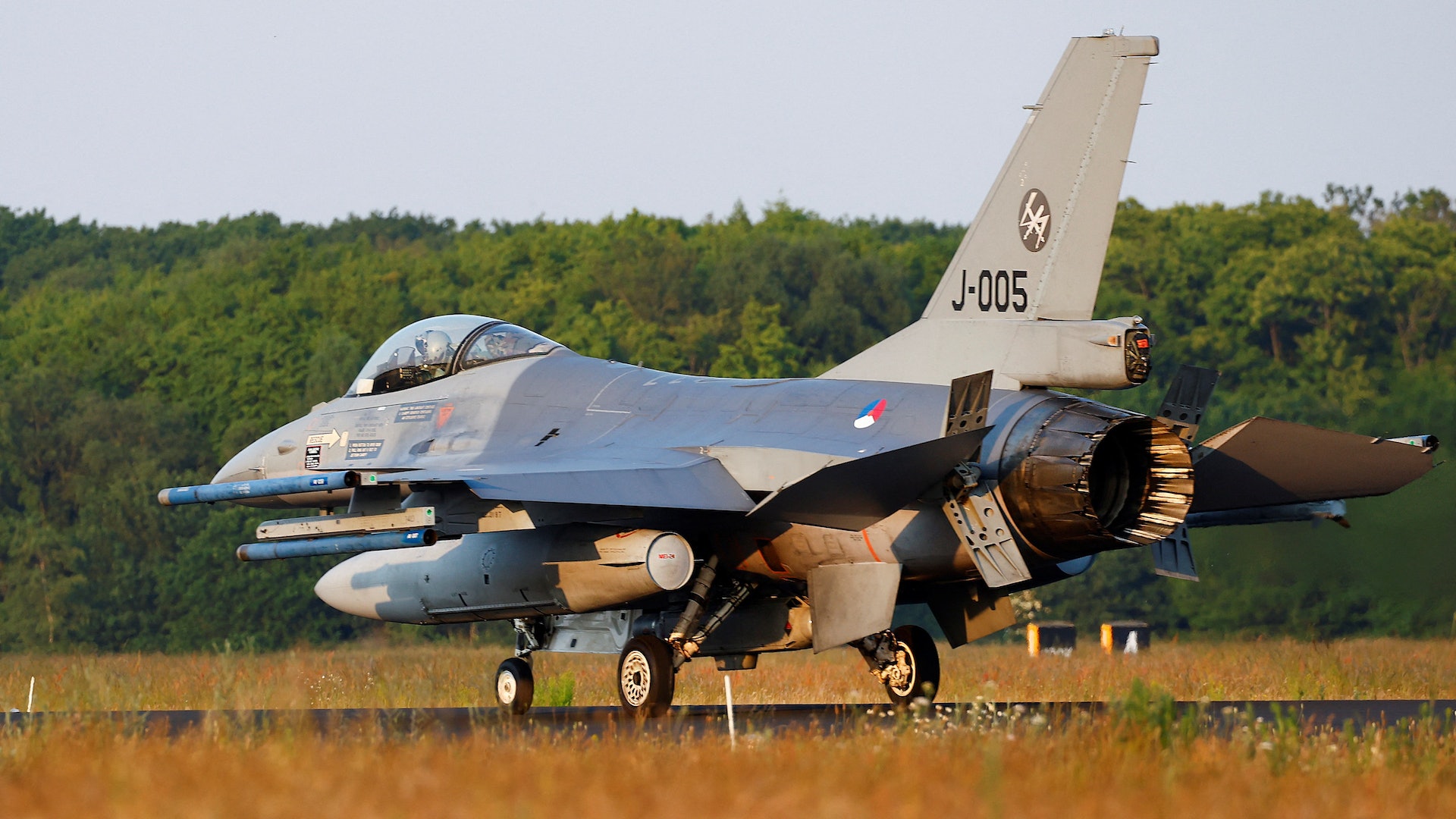 烏克蘭派機師接受駕駛F-16訓練 普京警告北約或捲入戰爭 烏克蘭派機師接受駕駛F-16訓練 普京警告北約或捲入戰爭
