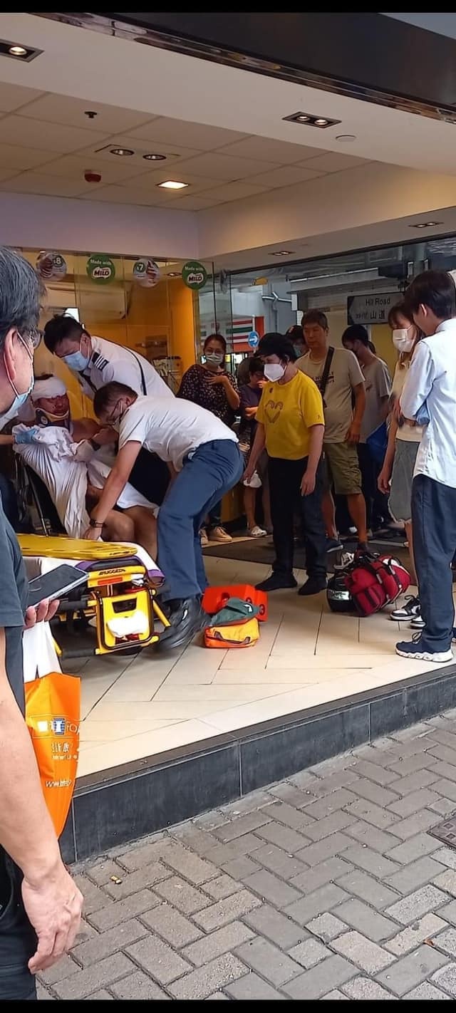 傷者經即場治理後送院。（網上圖片）