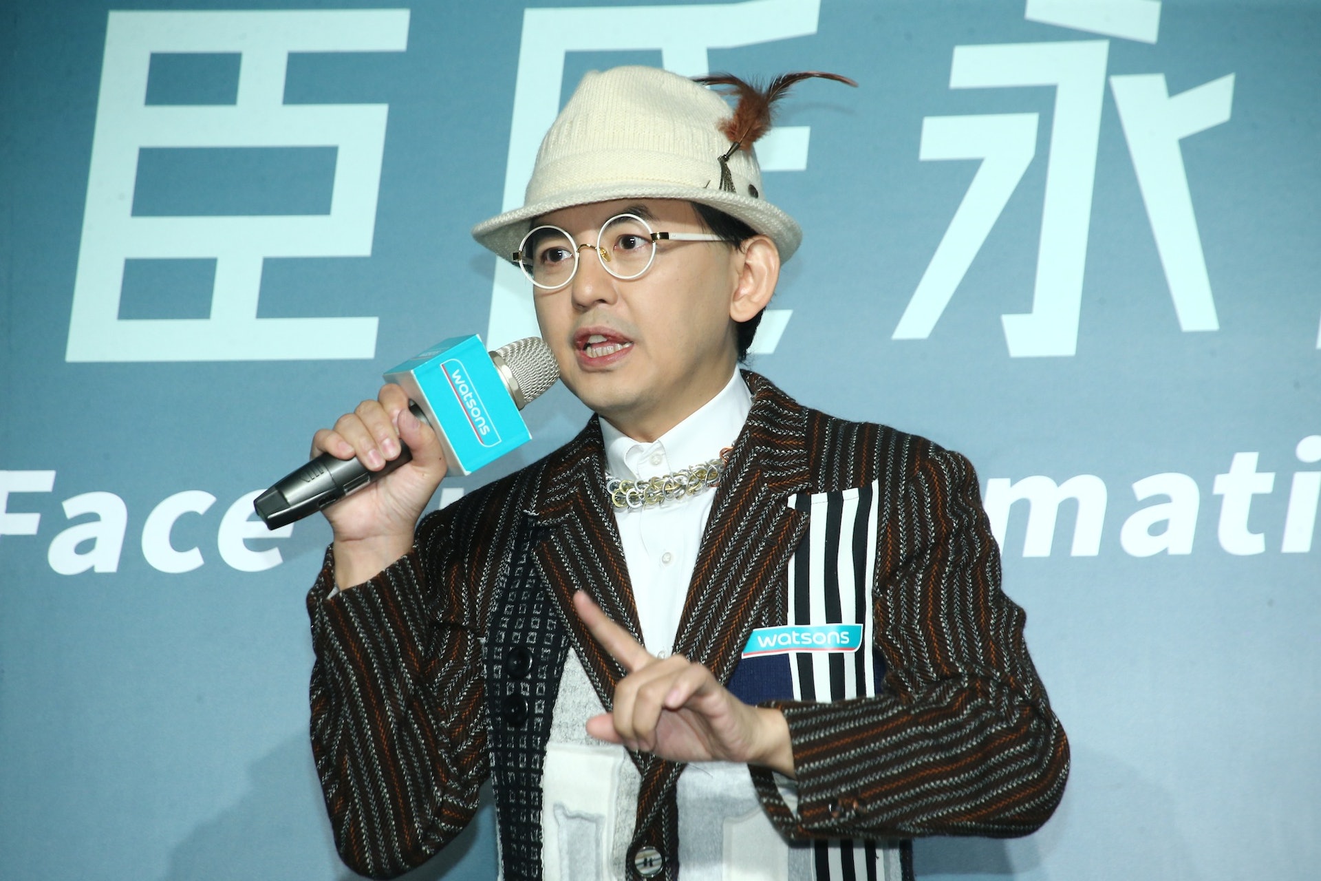 黃子佼持有2259部未成年人性影像,還是偷拍論壇「創意私房」的高級會員。(視覺中國) 黃子佼持有2259部未成年人性影像,還是偷拍論壇「創意私房」的高級會員。(視覺中國)
