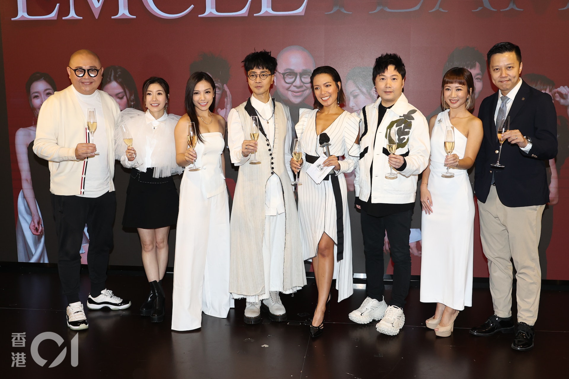 容羨媛(右二)是Bob(左一)旗下司儀團隊的五位新成員之一。(資料圖片/陳順禎攝) 容羨媛(右二)是Bob(左一)旗下司儀團隊的五位新成員之一。(資料圖片/陳順禎攝)