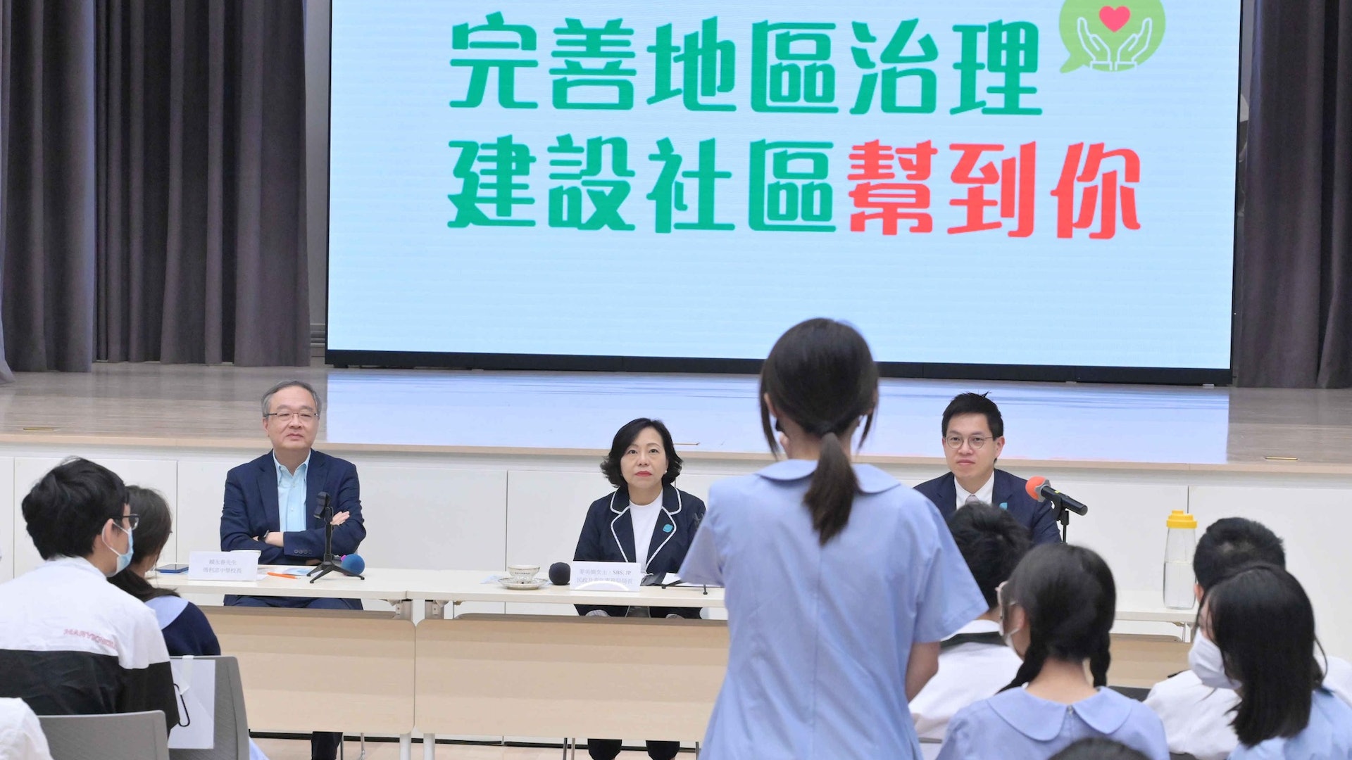 區議會改革|麥美娟走入中學 解說完善地區治理建議方案 區議會改革|麥美娟走入中學 解說完善地區治理建議方案