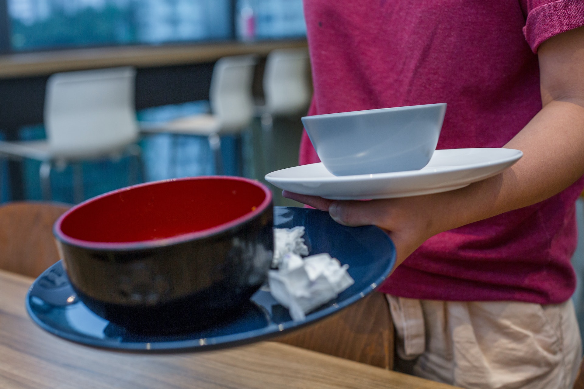 政府宣布放寬現有補充勞工計劃,准26個職位申請輸入外勞,包括侍應生。(資料圖片/鄧倩瑩攝) 政府宣布放寬現有補充勞工計劃,准26個職位申請輸入外勞,包括侍應生。(資料圖片/鄧倩瑩攝)