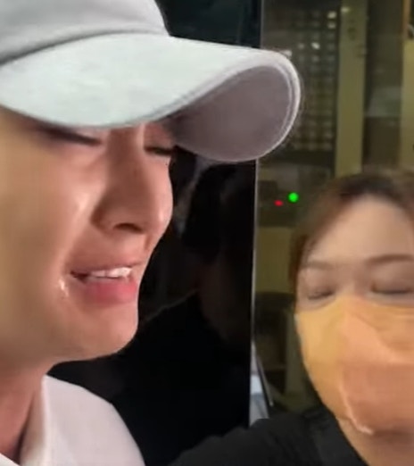 今午炎亞綸突然現身記招,深深鞠躬對耀樂道歉。(影片截圖) 今午炎亞綸突然現身記招,深深鞠躬對耀樂道歉。(影片截圖)