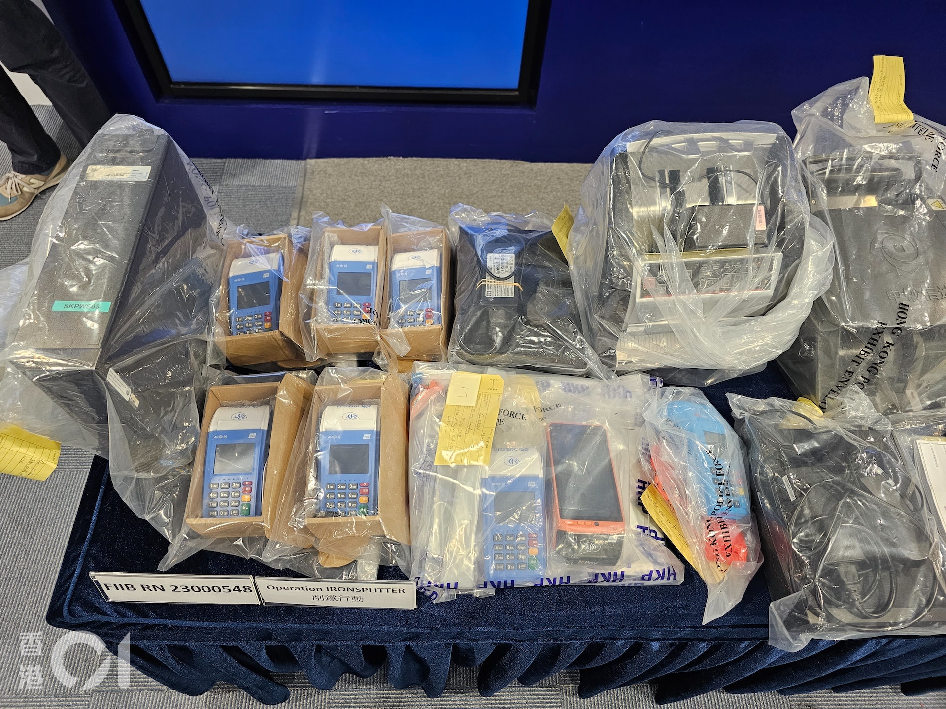 車手負責接載購買者到不同店舖進行大額購物,再將貨物轉售套現。(梁偉權攝) 車手負責接載購買者到不同店舖進行大額購物,再將貨物轉售套現。(梁偉權攝)