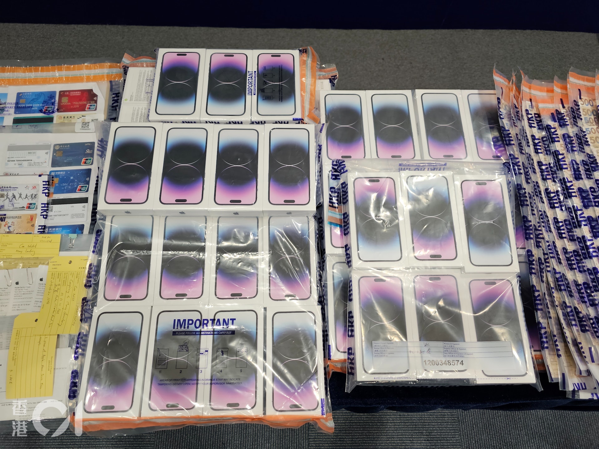 車手負責接載購買者到不同店舖進行大額購物,再將貨物轉售套現。(梁偉權攝) 車手負責接載購買者到不同店舖進行大額購物,再將貨物轉售套現。(梁偉權攝)