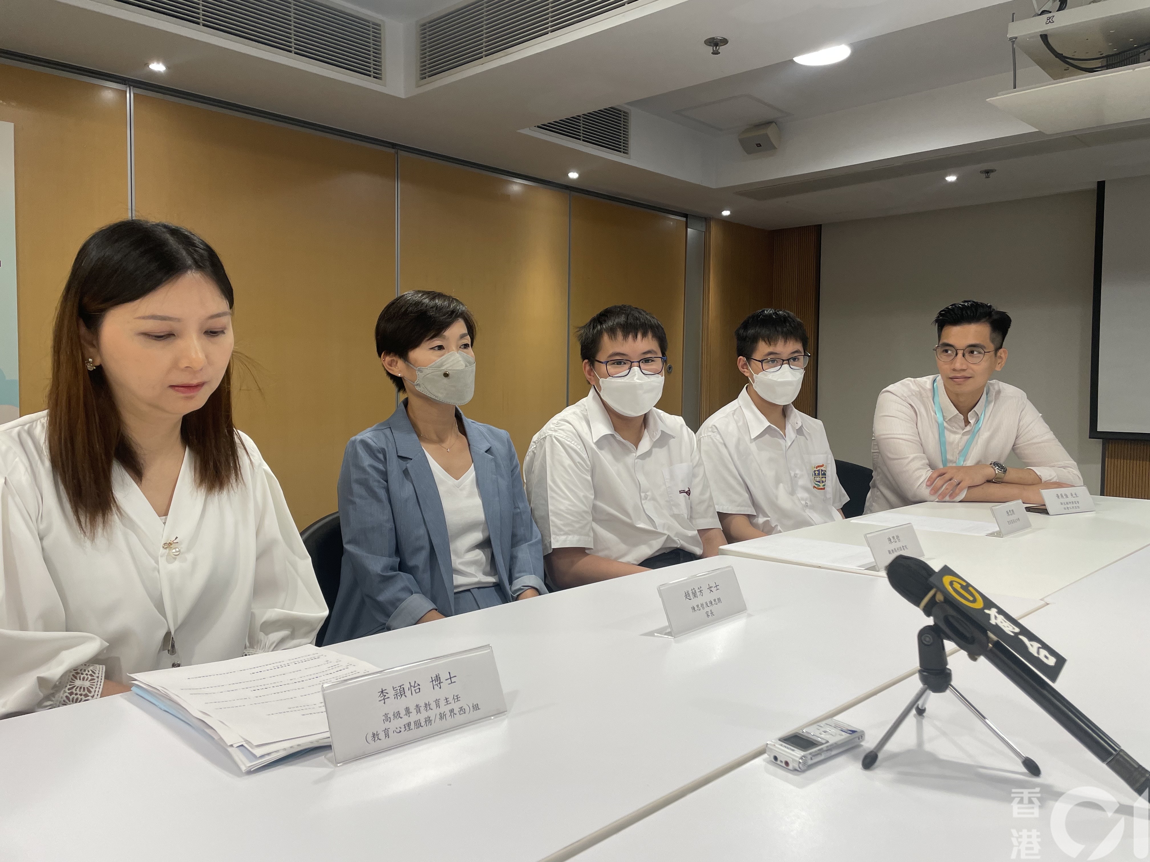 陳思哲及哥哥陳思朗分別就讀於觀塘瑪利諾書院（中二級）及聖若瑟英文中學（中二級），過去他們都參加「強項為本小組」中「我是規劃師」的課程，並完成作品「反思以鐵路為骨幹的發展政策」。（劉鑫梅攝）