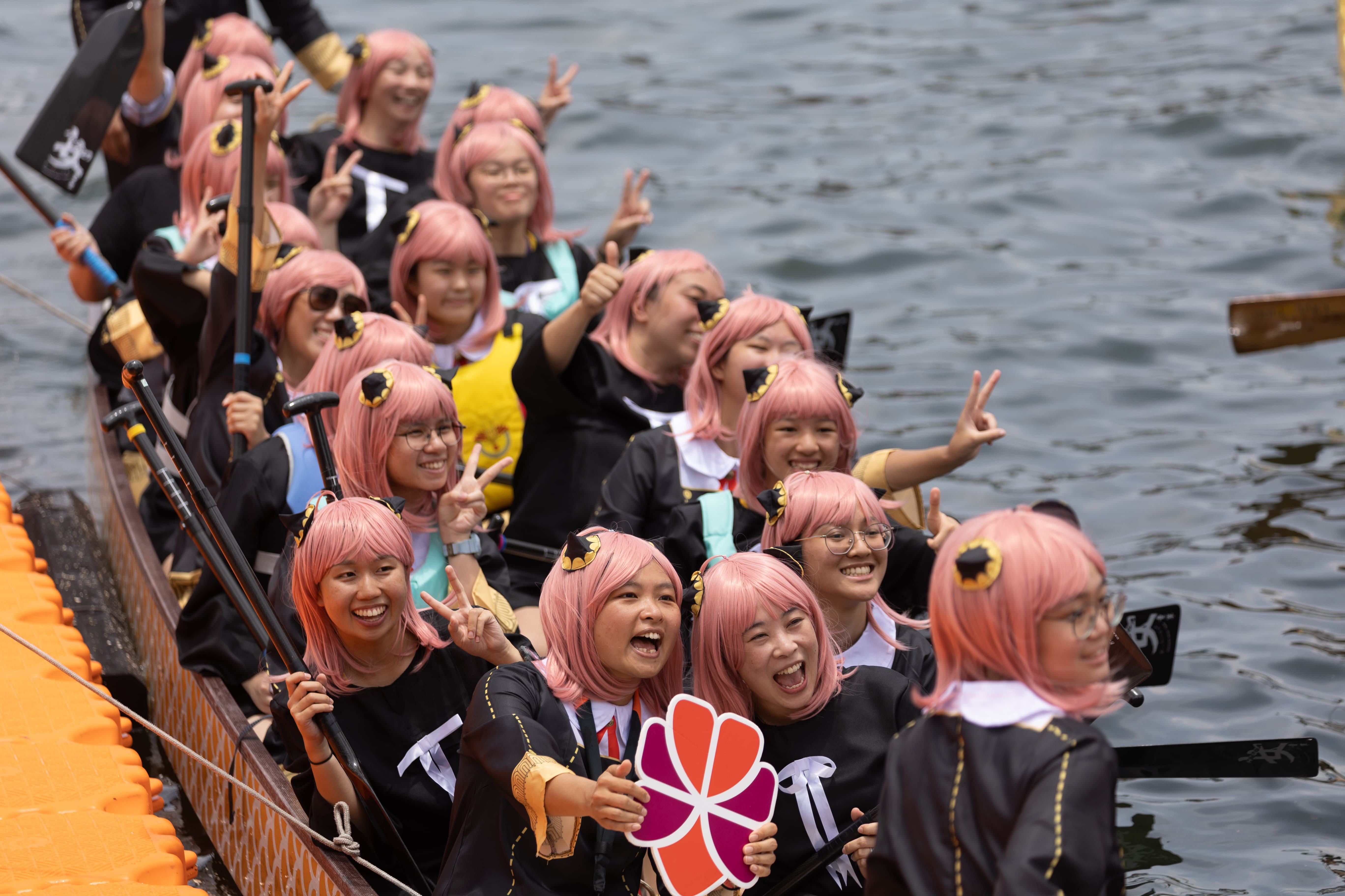 國際龍舟邀請賽隊伍化身「安妮亞」、啤牌士兵　爭奪「扮嘢大賽」