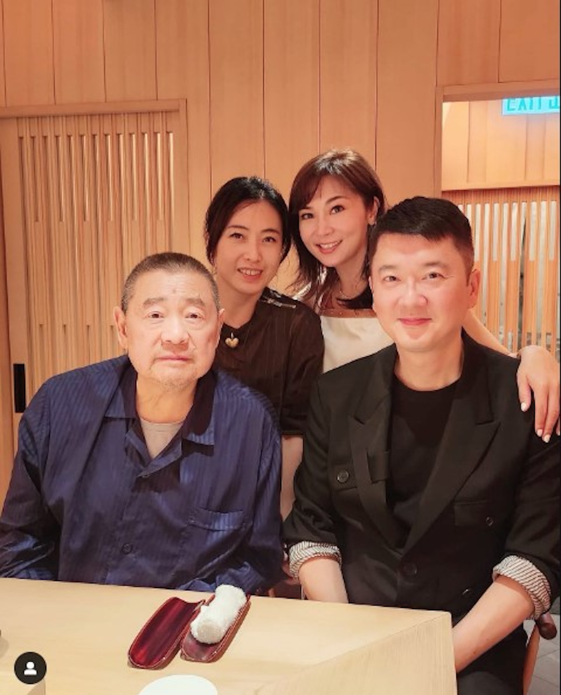大劉同太太甘比,與名媛夫婦聚餐(IG圖片) 大劉同太太甘比,與名媛夫婦聚餐(IG圖片)