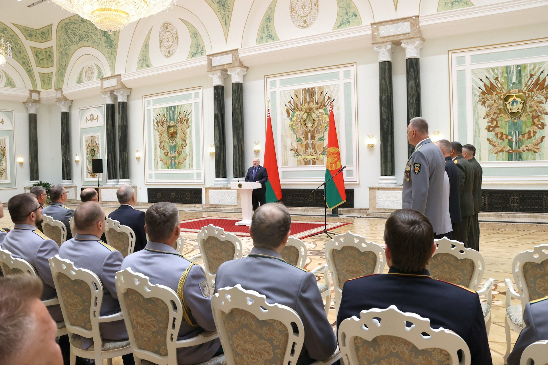 白羅斯總統盧卡申科(Alexander Lukashenko)2023年6月27日在明斯克向軍官發表講話(Reuters)
