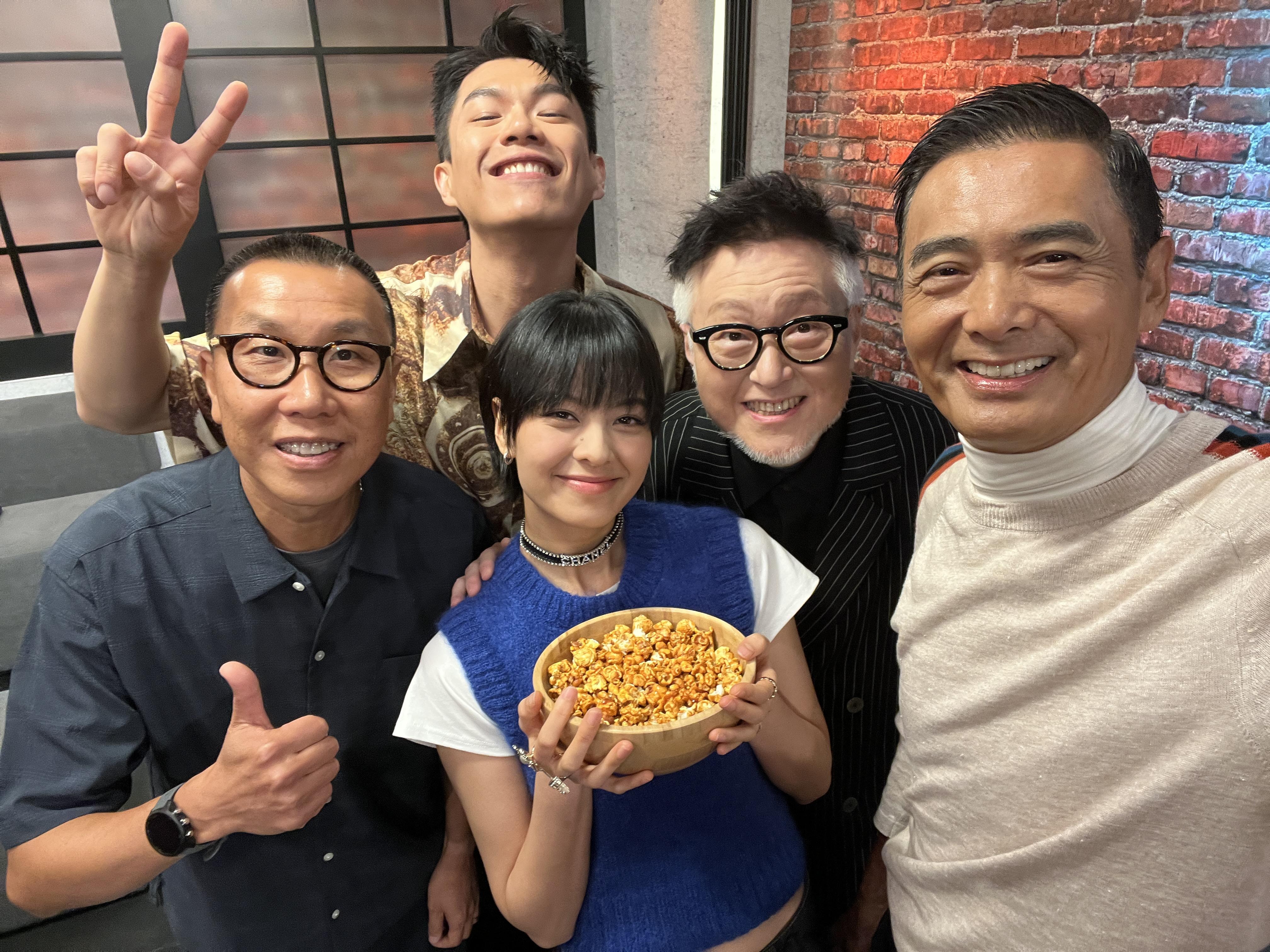 發哥周潤發與柯煒林(Will)、盧慧敏(Amy)及導演潘耀明擔任谷德昭主持節目《爆谷一周》嘉賓，宣傳近日大熱電影《別叫我"賭神"》，大談拍攝時點滴及趣事。