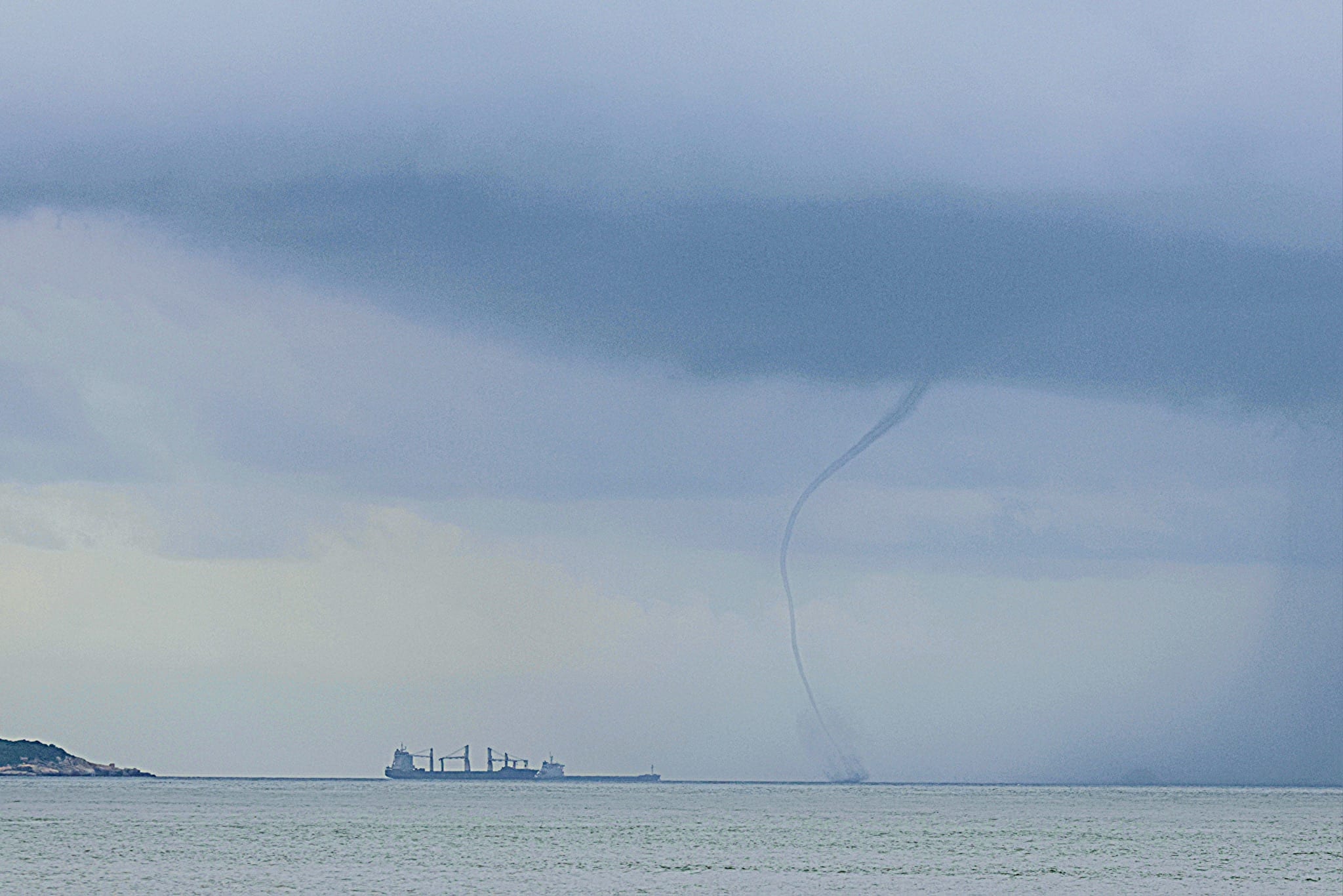 水龍捲｜七一大嶼山索罟群島驚現天連海雲柱歷時5分鐘後消失