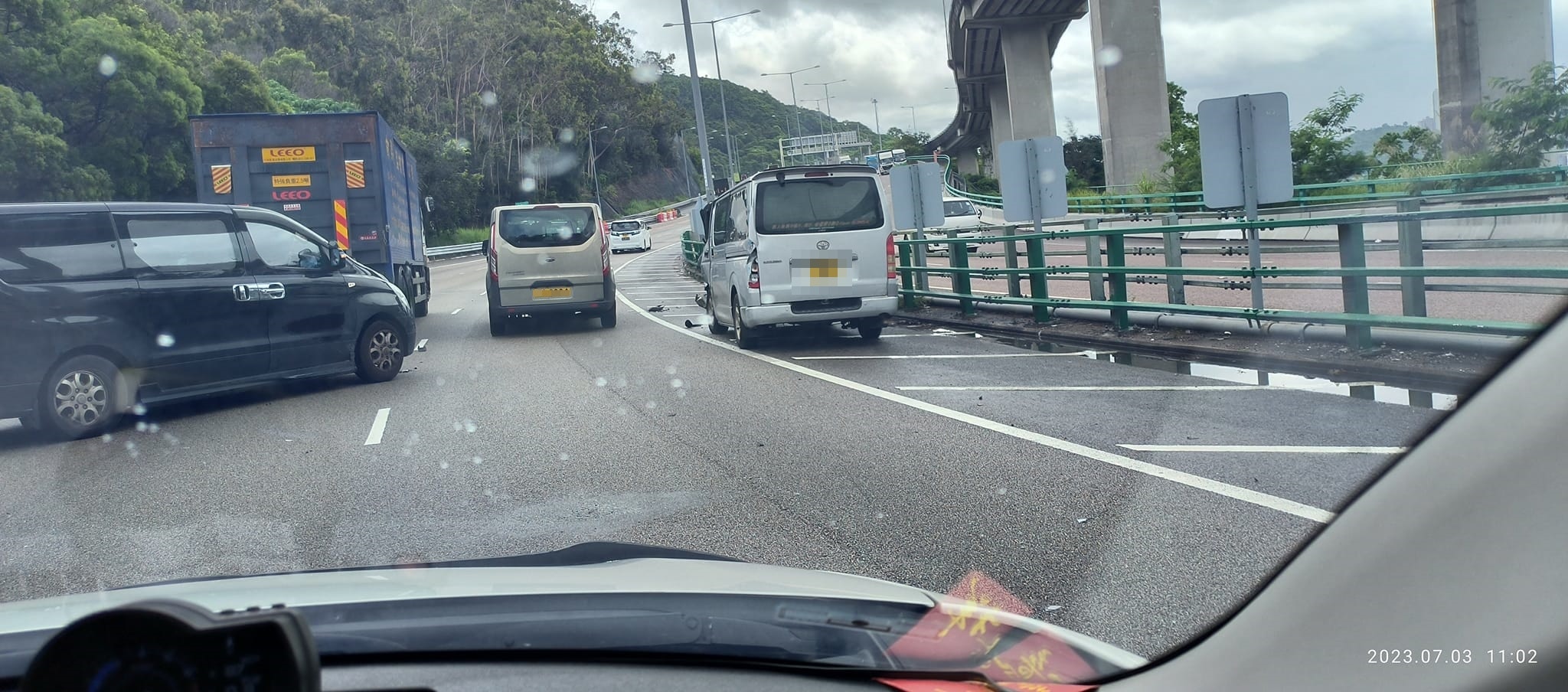 另一宗涉及一架貨VAN與另一架貨車相撞。（Hing Lam／屯門公路塞車關注組）