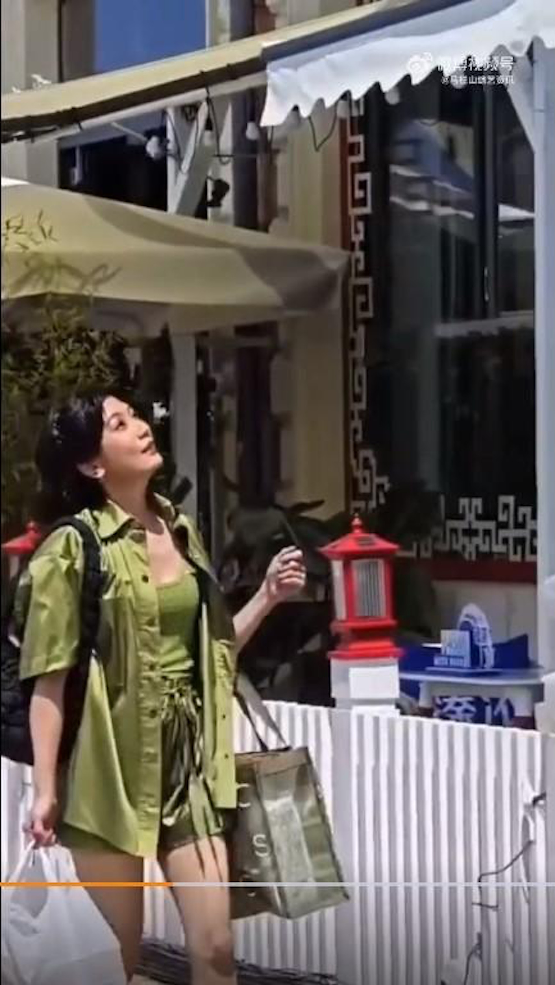 賈靜雯被指有大媽feel。(微博圖片) 賈靜雯被指有大媽feel。(微博圖片)