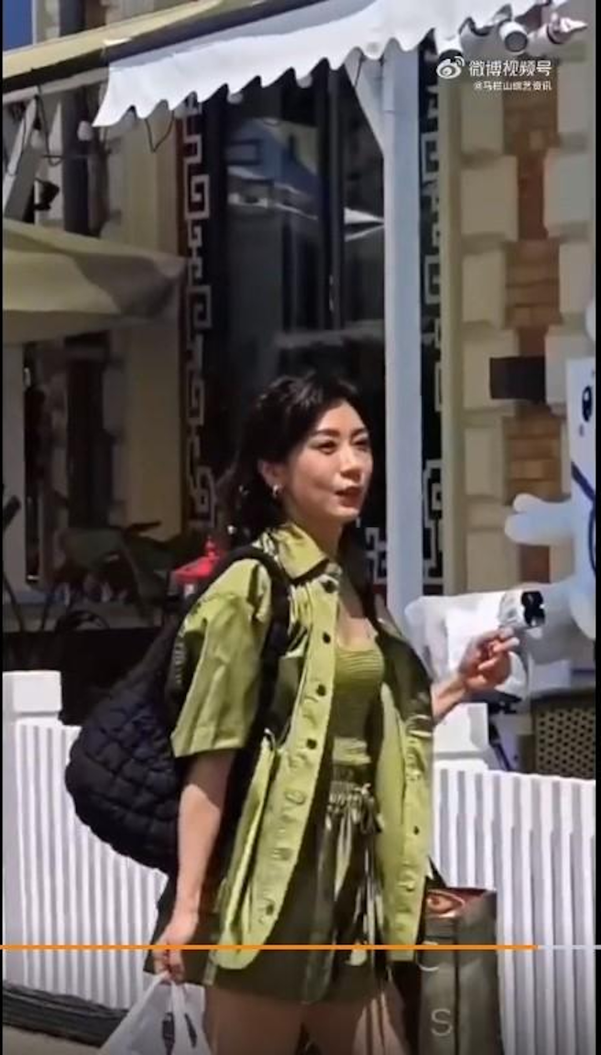 賈靜雯被指有大媽feel。(微博圖片) 賈靜雯被指有大媽feel。(微博圖片)