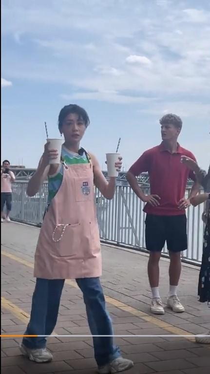 落手落腳開工。(微博圖片) 落手落腳開工。(微博圖片)