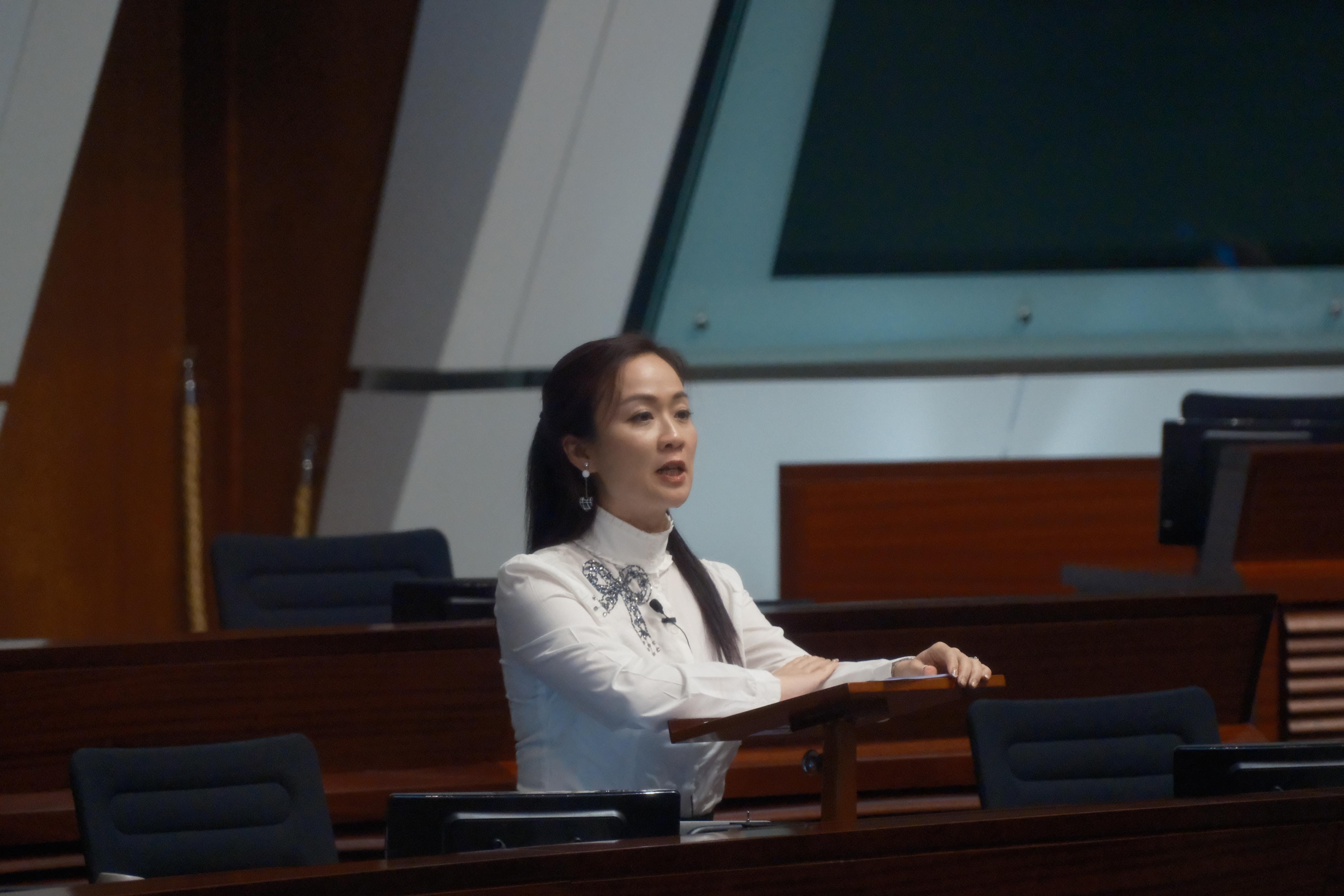 陳凱欣認為，區議會政治化影響到地區抗疫效果。（盧翊銘攝）
