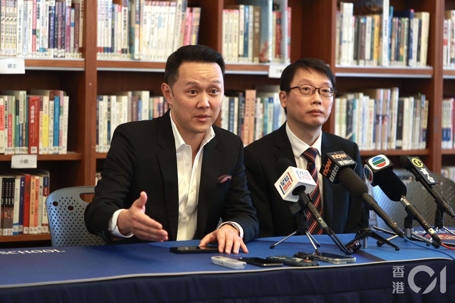拔萃男書院國際文憑統籌胡家麟指,疫情令全世界不少學校都停止面授,課程內容未必完整,學生的學習因而受到影響,故IB對評分準則作出調整。(歐嘉樂攝) 拔萃男書院國際文憑統籌胡家麟指,疫情令全世界不少學校都停止面授,課程內容未必完整,學生的學習因而受到影響,故IB對評分準則作出調整。(歐嘉樂攝)