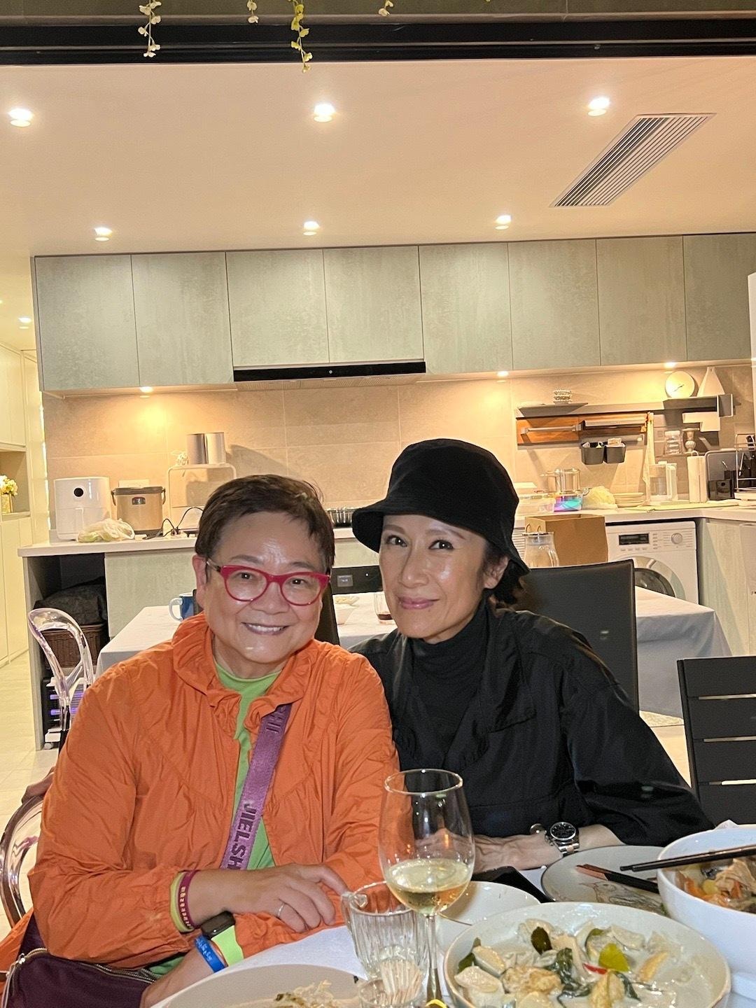 呂珊現身與好友聚會!(微博照片) 呂珊現身與好友聚會!(微博照片)