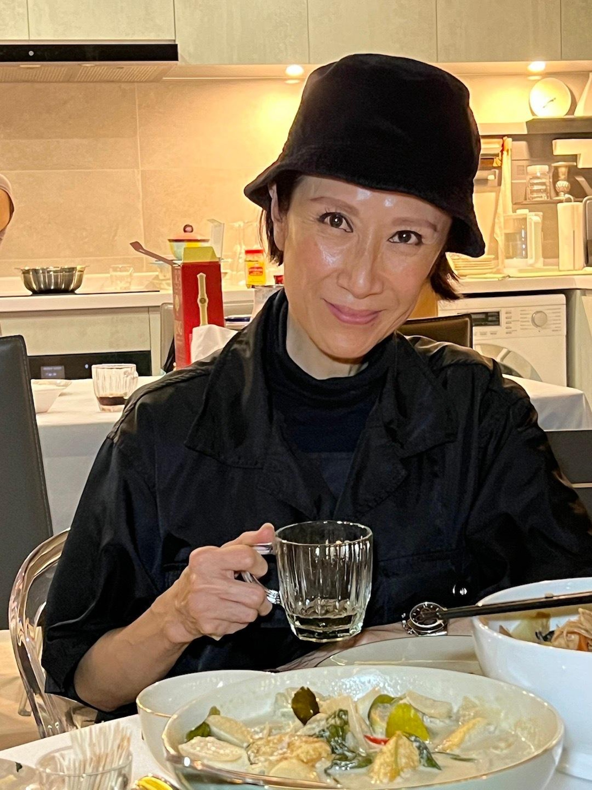 消瘦不少!(微博照片) 消瘦不少!(微博照片)