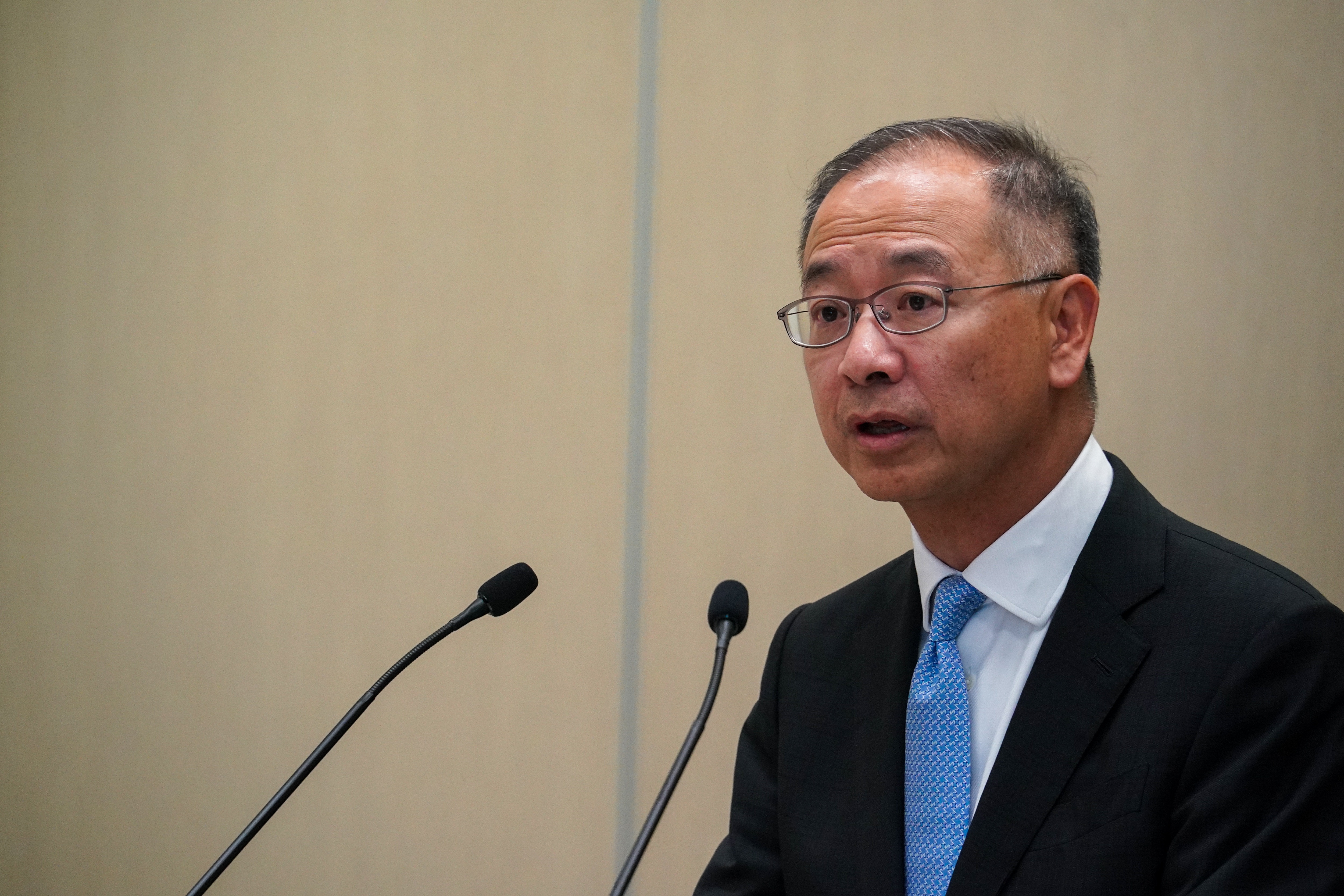 金管局放寬自住樓按揭成數　余偉文︰會一直監察樓市　採動態方式