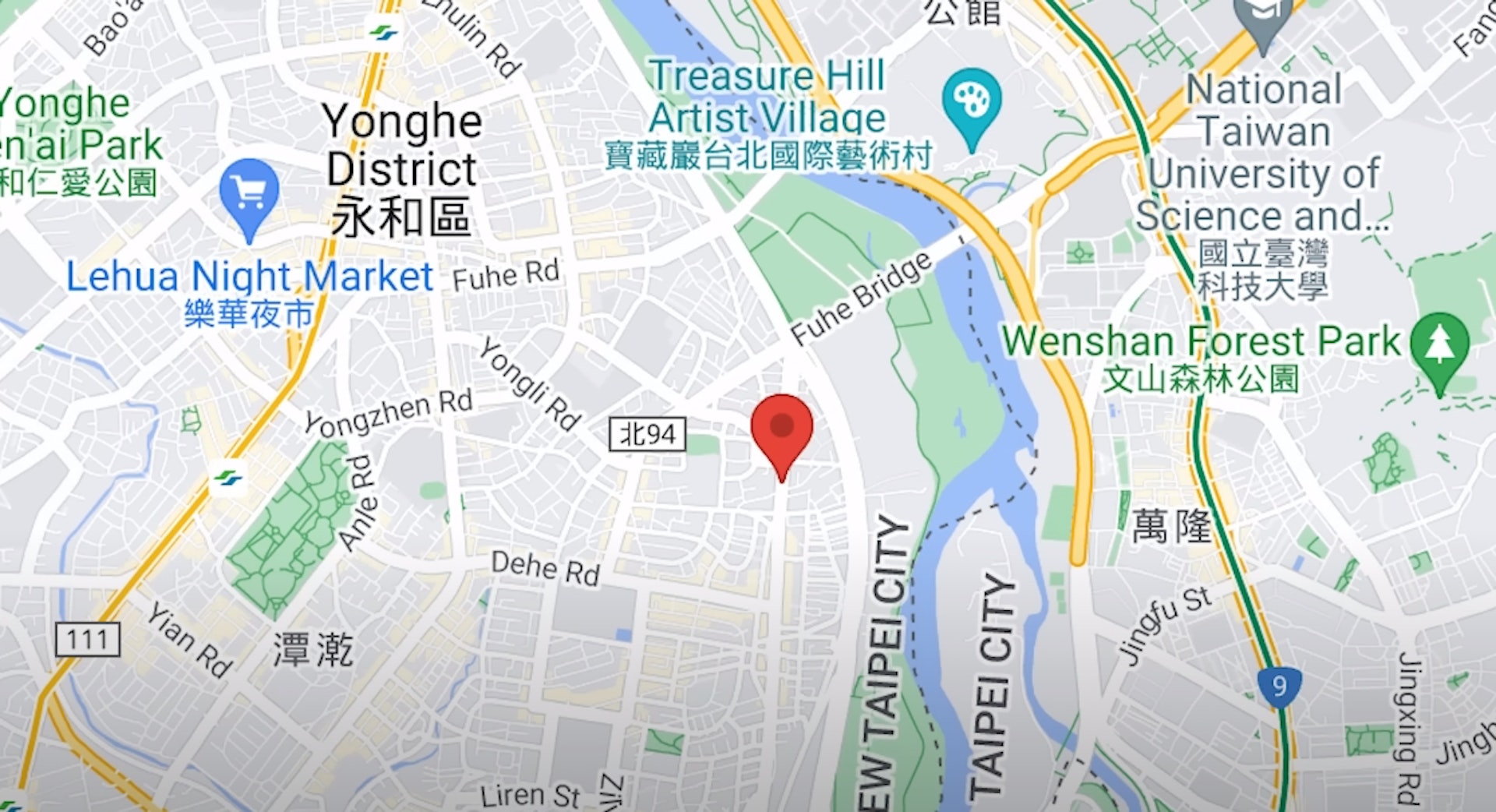 台灣新北市永和區日前發生一起自撞車禍。一名穿著清涼小背心的女騎士,疑似是要確認左後方有無來車,忽略掉前方停著一輛小貨車,直接撞上去,整個人飛到車道中間,幸好後方司機及時反應停下,才沒有釀成大禍。(YouTube@WoWtchout - 地圖型行車影像分享平台) 台灣新北市永和區日前發生一起自撞車禍。一名穿著清涼小背心的女騎士,疑似是要確認左後方有無來車,忽略掉前方停著一輛小貨車,直接撞上去,整個人飛到車道中間,幸好後方司機及時反應停下,才沒有釀成大禍。(YouTube@WoWtchout - 地圖型行車影像分享平台)