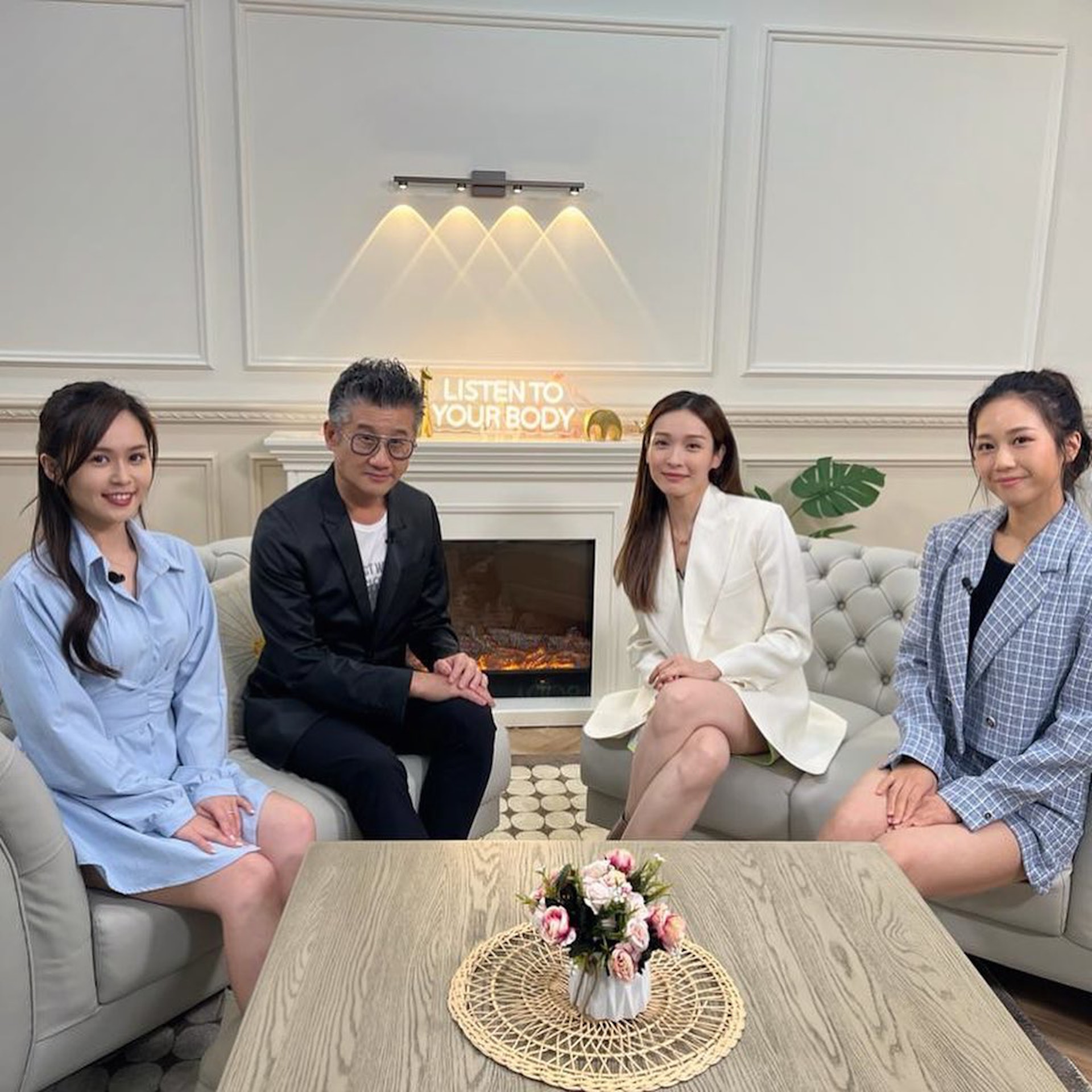 由李佳芯、何沛珈及梁超怡3位女神主持的TVB健康資訊節目《身體最誠實》,邀請了「腫瘤學巨人」莫樹錦醫生,每集身體不同器官的健康問題,破解各種健康謬誤與疑難。(aliaime@IG) 由李佳芯、何沛珈及梁超怡3位女神主持的TVB健康資訊節目《身體最誠實》,邀請了「腫瘤學巨人」莫樹錦醫生,每集身體不同器官的健康問題,破解各種健康謬誤與疑難。(aliaime@IG)
