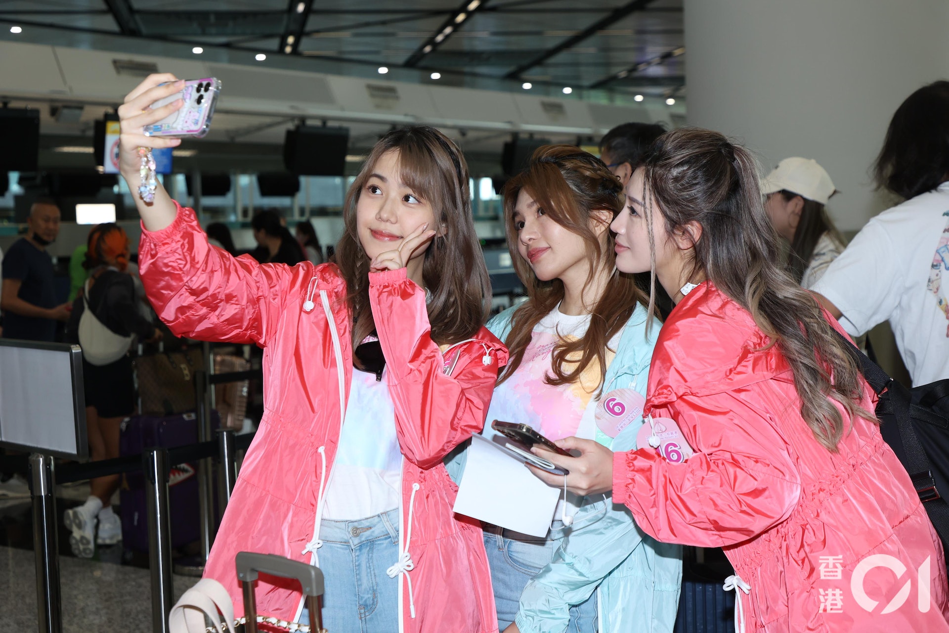 佳麗表現興奮。(葉志明攝) 佳麗表現興奮。(葉志明攝)